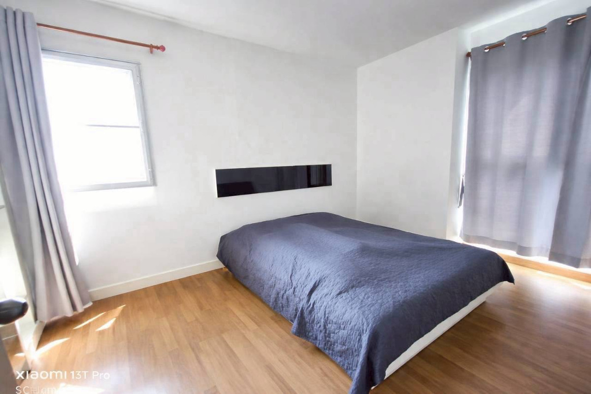 For RentCondoRatchadapisek, Huaikwang, Suttisan : Centric Ratchada-Sutthisan **For rent** 1 bedroom, 12A floor, corner room, ready to move in, rent 15,000 baht.