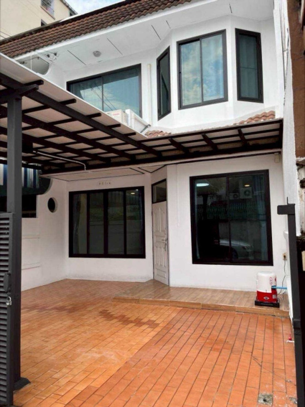 ให้เช่าทาวน์โฮมรัชดา ห้วยขวาง : ให้เช่า Townhome อยู่เจริญรัชดาซอย 3 🏜🎡🚆Yu Charoen Ratchada Soi 3 連棟別墅出租