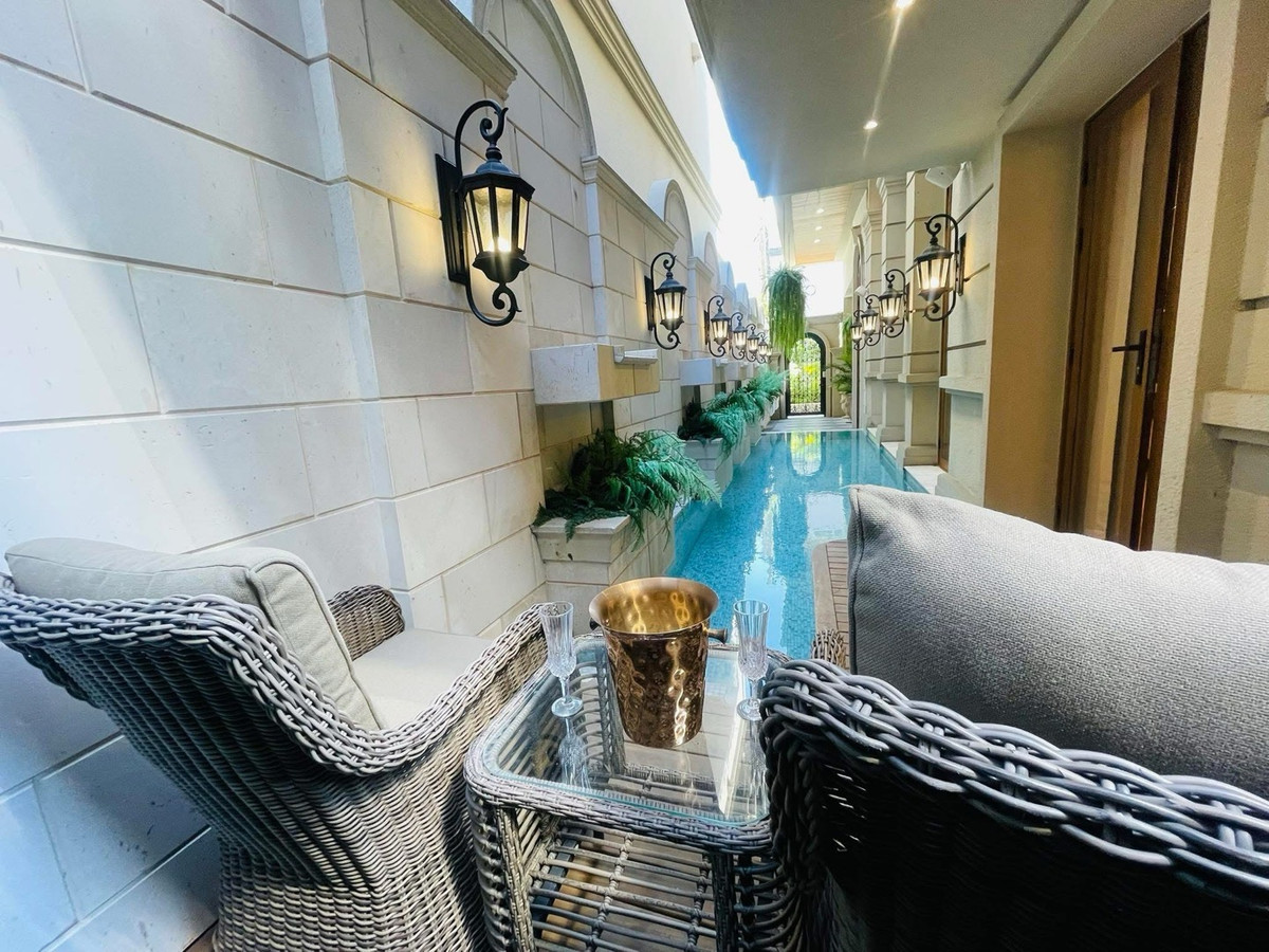 For RentHouseSukhumvit, Asoke, Thonglor : ✨For Sale and Rent luxury house Pool Villa 4+3 living rooms, 6 bathrooms. 864sq.m.Classic European style Sukhumvit 63 (Ekkamai 28)✨