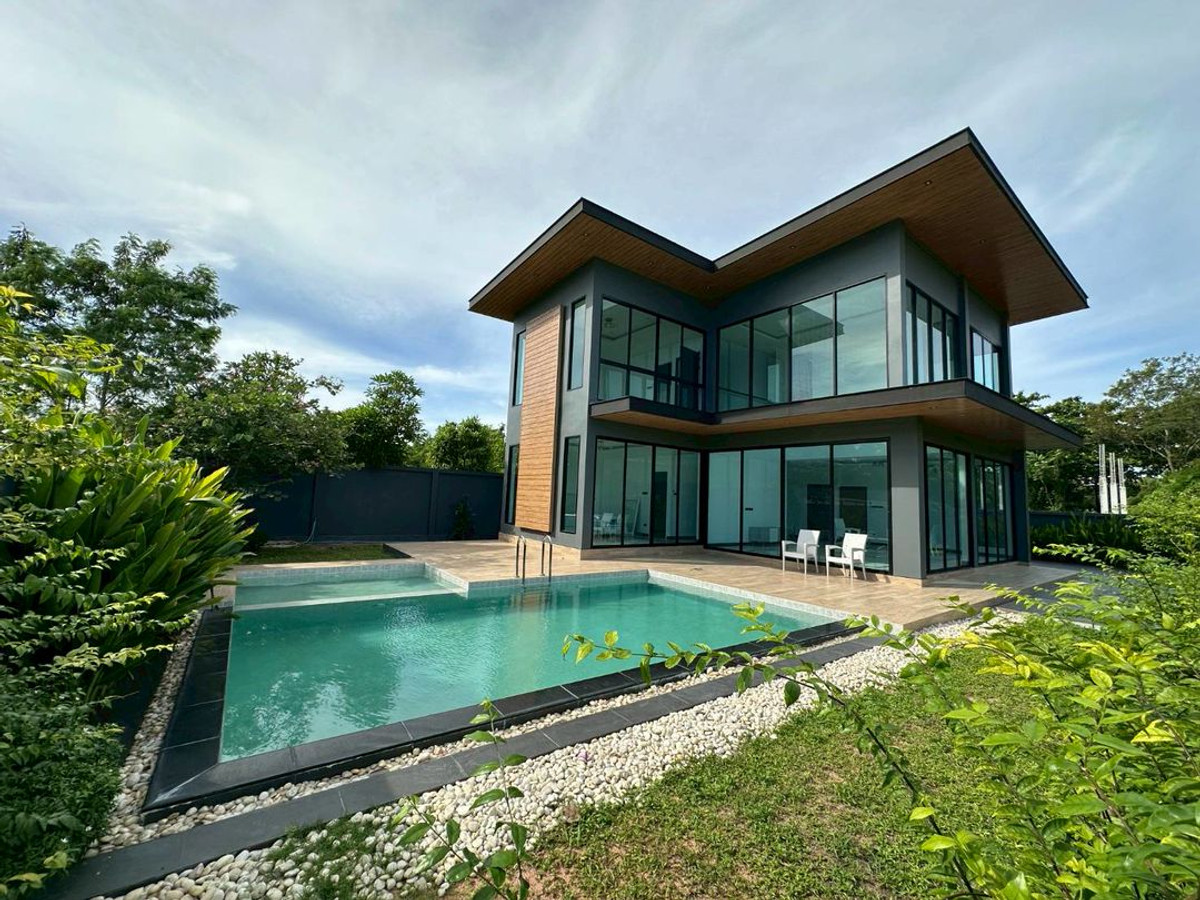 For SaleHousePattaya, Bangsaen, Chonburi : Brand new Pool Villa@ Pattaya (5 Bedrooms 5 Bathrooms with Swimming Pool) Usable Areas : 295 sq.m. 14.49 Mil THB ---- Agent Top