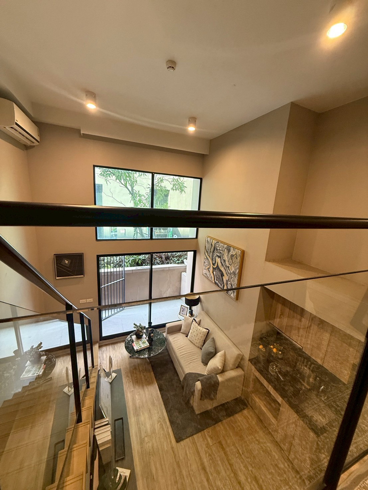 ขายคอนโดสาทร นราธิวาส : คอนโด Duplex 2 ชั้น วิวสวนสวย พร้อมอยู่ ใกล้ BTS สุรศักดิ์ 3.85 ล้านบาท พร้อมตกแต่งเฟอร์นิเจอร์ ลากกระเป๋าเข้าอยู่ได้เลย 