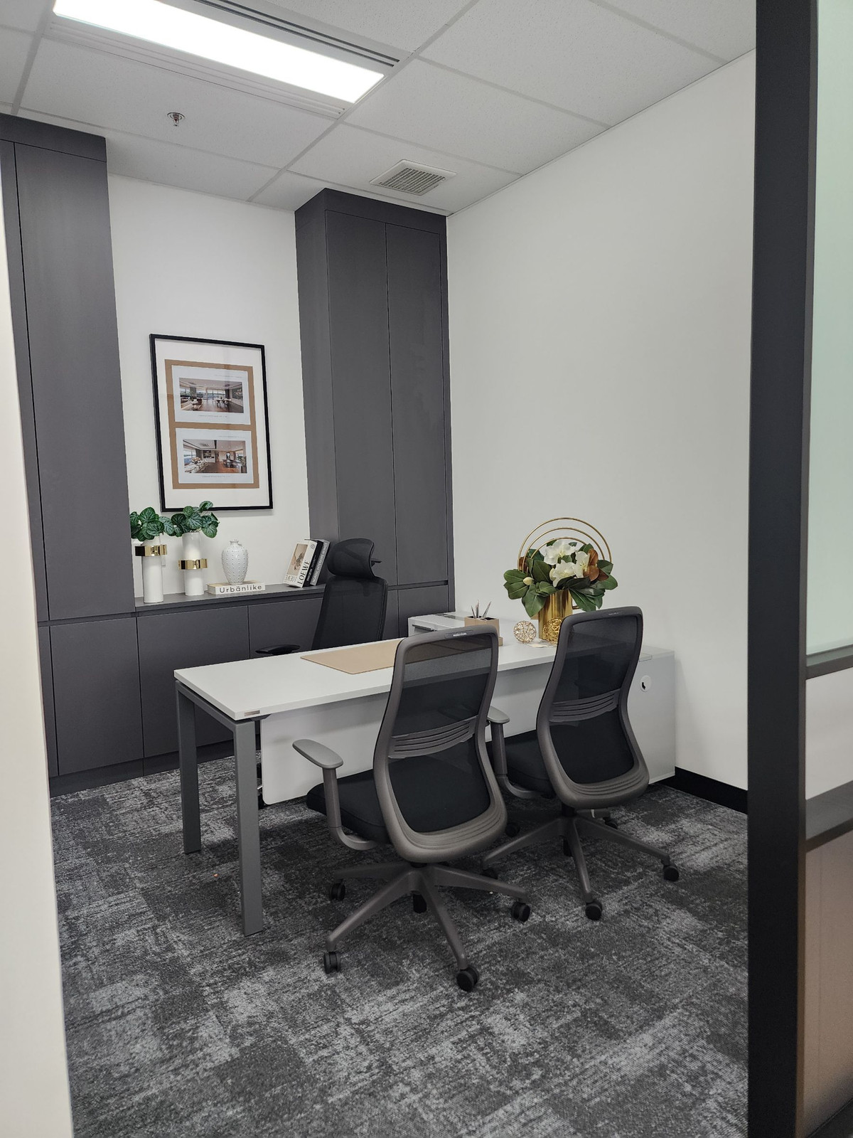 ให้เช่าสำนักงานสุขุมวิท อโศก ทองหล่อ : ออฟฟิศพร้อมใช้ พื้นที่ 116 sq.m  ติดรถไฟฟ้า สถานี นานา