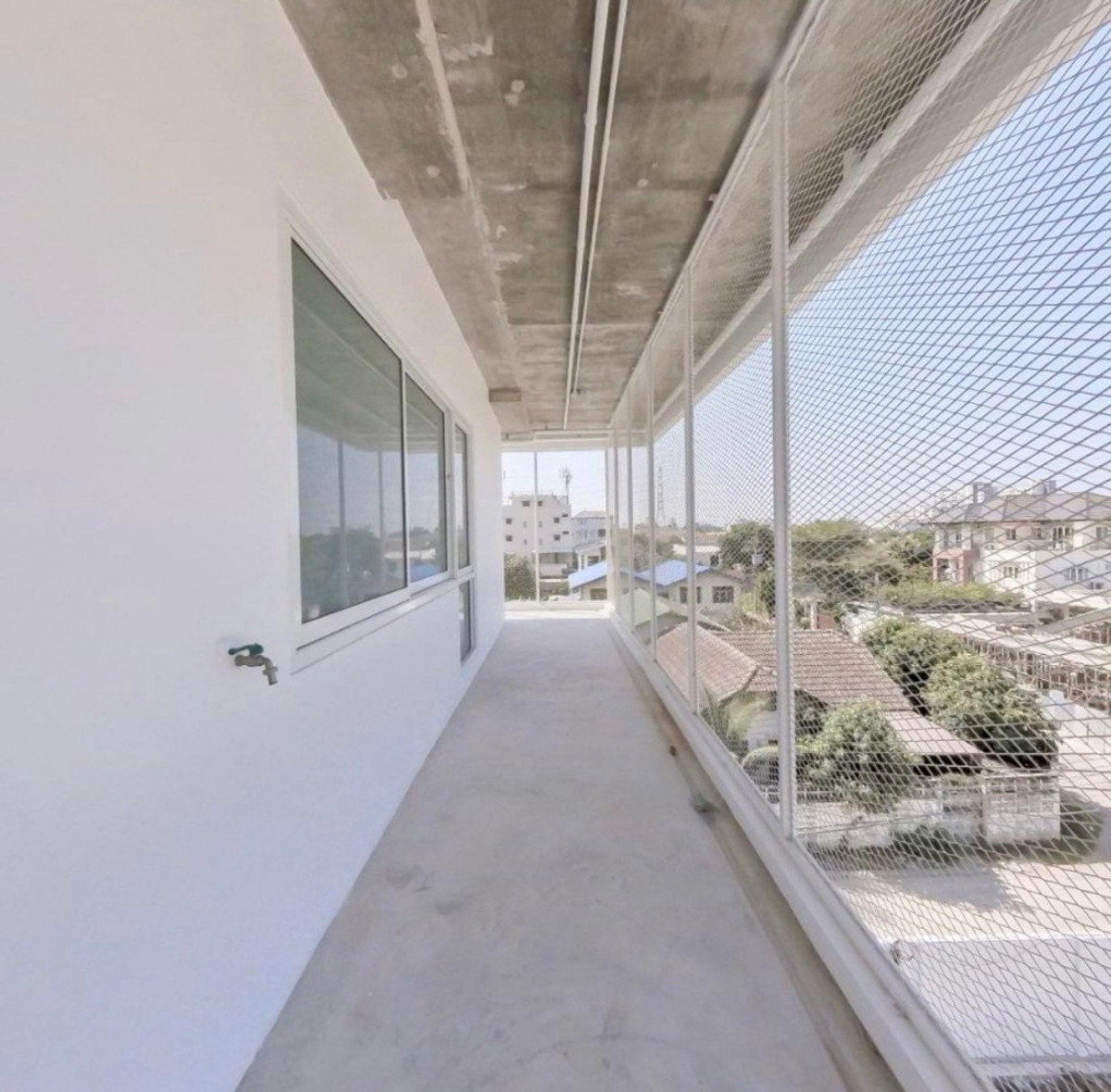 For RentOfficeChaengwatana, Muangthong : 5-Storey Office Building with Lift on Ngamwongwan Road near Expressway, Ideal for Headquarters (HQ)