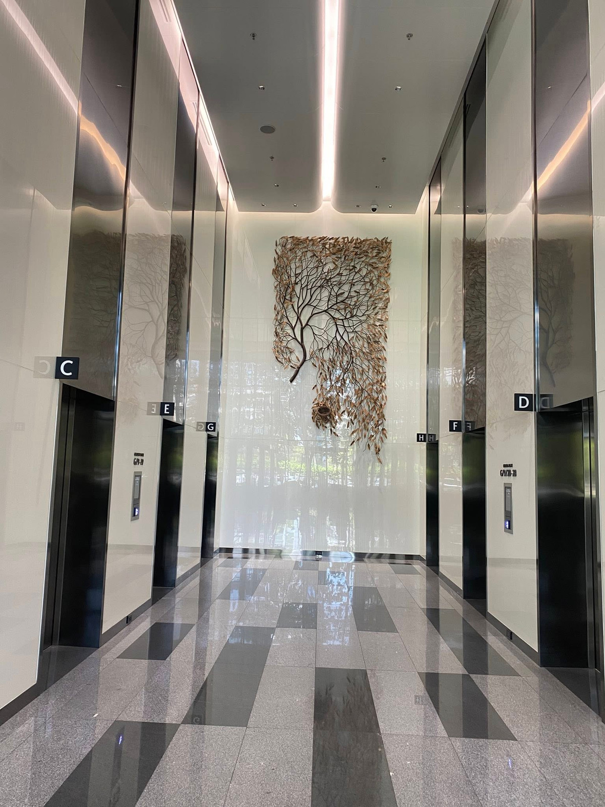 For RentOfficeKhlongtoei, Kluaynamthai : OK Space Punn, fully furnished office in Rama 4 area, near MRT Khlong Toei, view of Bang Krachao water curve, 28th floor, area 42 sq m., rent 50,400 baht*/sq m./month.