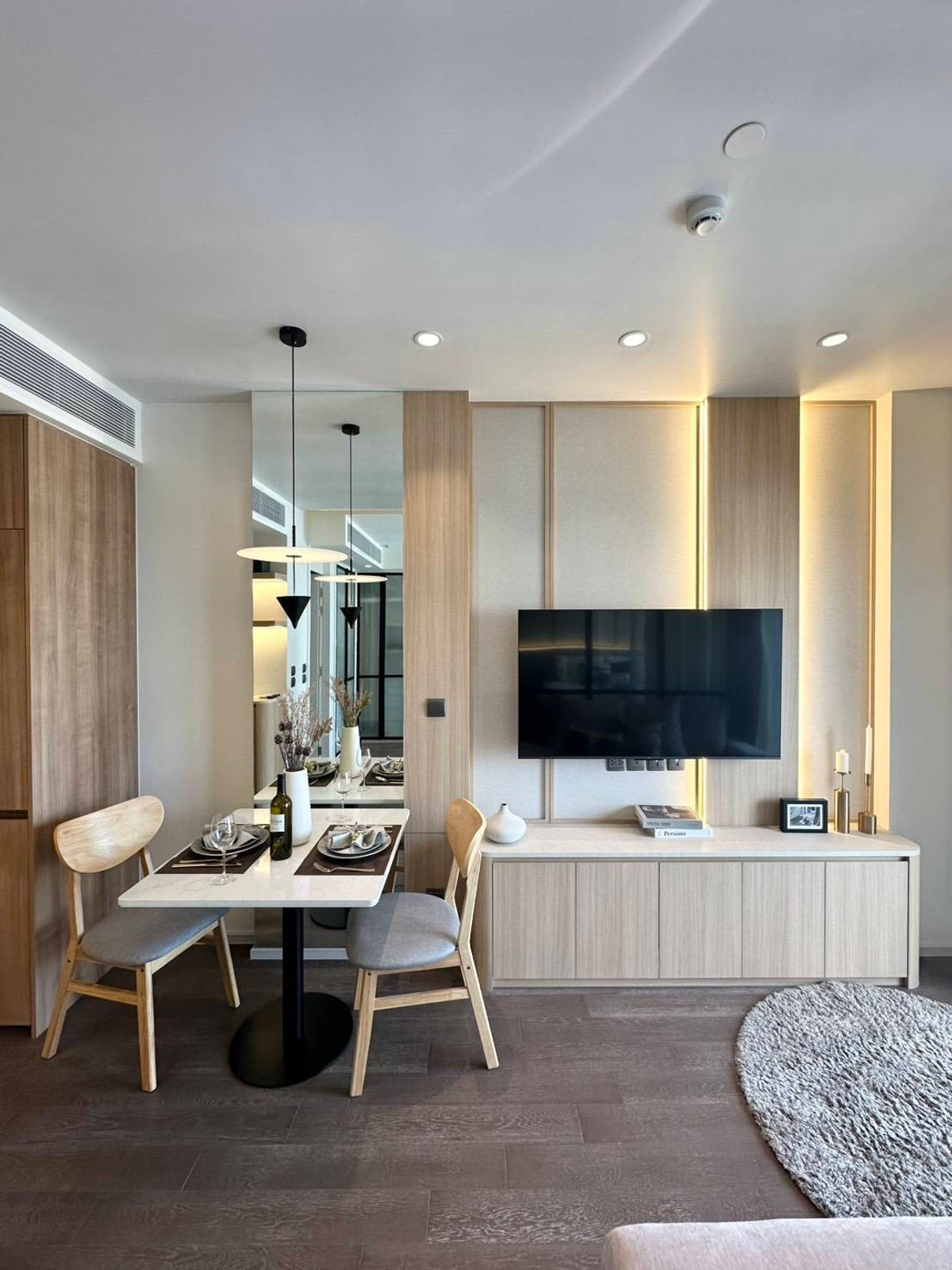 ให้เช่าคอนโดสุขุมวิท อโศก ทองหล่อ : Ultra-Luxury Living | 200m to MRT Sukhumvit & BTS Asoke