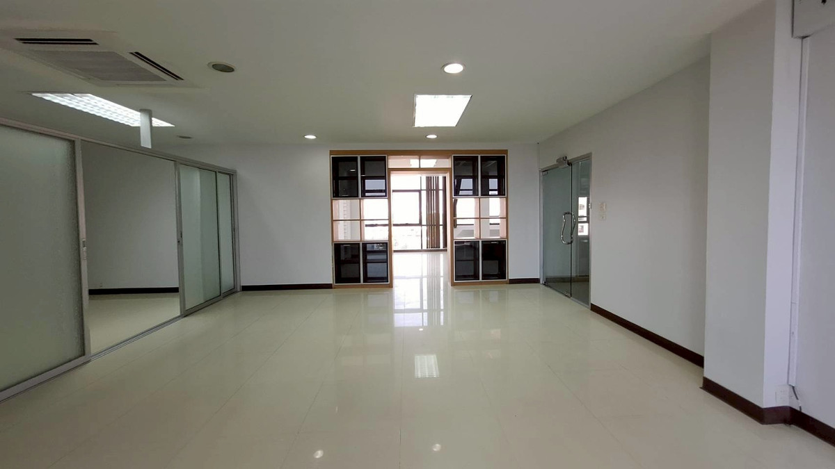 OfficeBangna, Bearing, Lasalle : Prime 7-Story Office Building for Sale/Rent – Strategic Front-Unit Location in Bangna-Trad 34