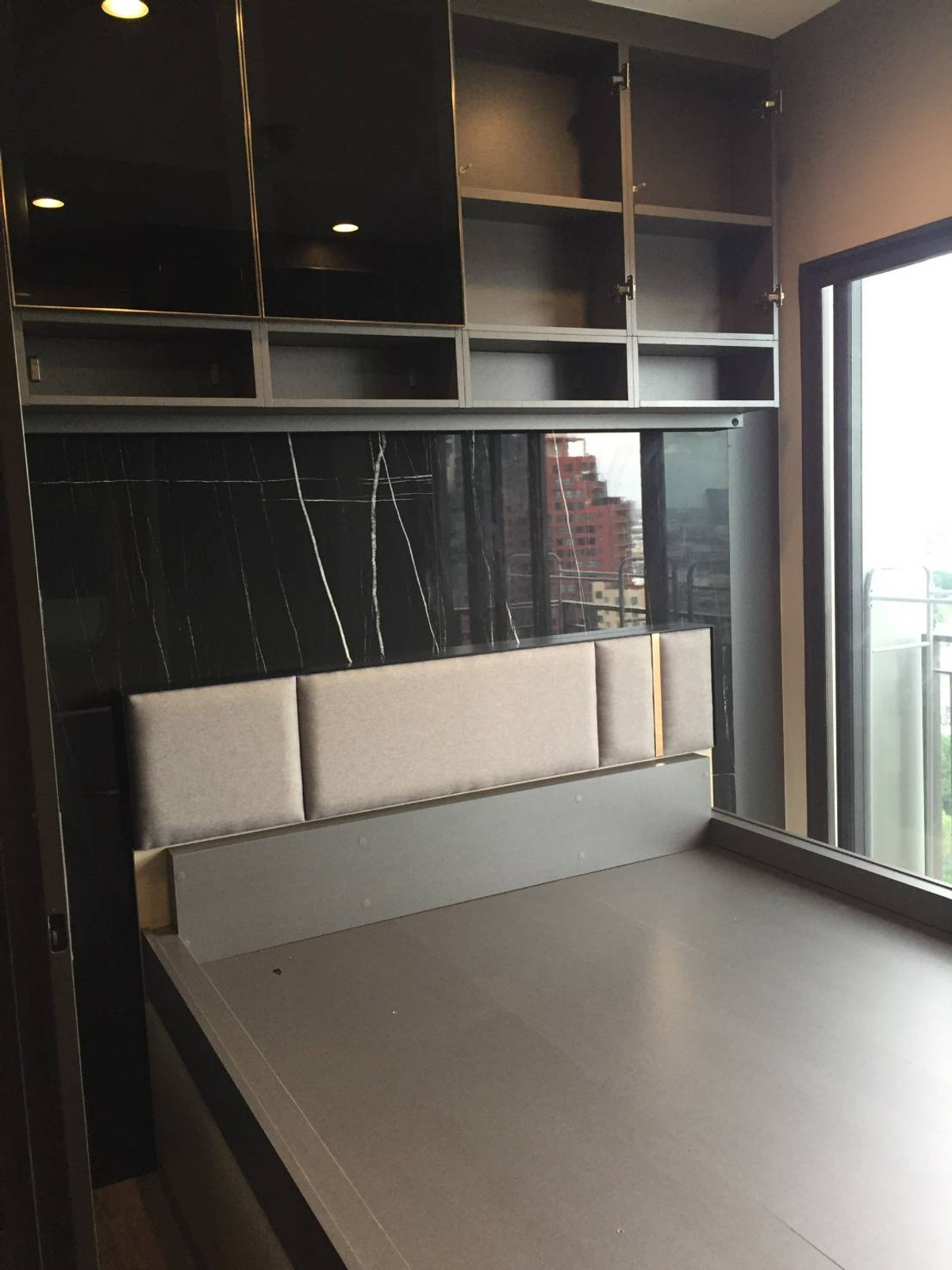 ขายคอนโดปิ่นเกล้า จรัญสนิทวงศ์ : ขาย 𝐔𝐫𝐛𝐚𝐧𝐨 𝐑𝐚𝐣𝐚𝐯𝐢𝐭𝐡𝐢 (เออร์บาโน่ ราชวิถี) ชั้น21 ราคาดี 3.1 ลบ. (ผ่อนตรงกับเจ้าของได้ 1ปี) ห่างจาก MRT สิรินธร 100 เมตร  (31 Sq.m. 1BR & 1Bath) --- Agent Top 084-8751655