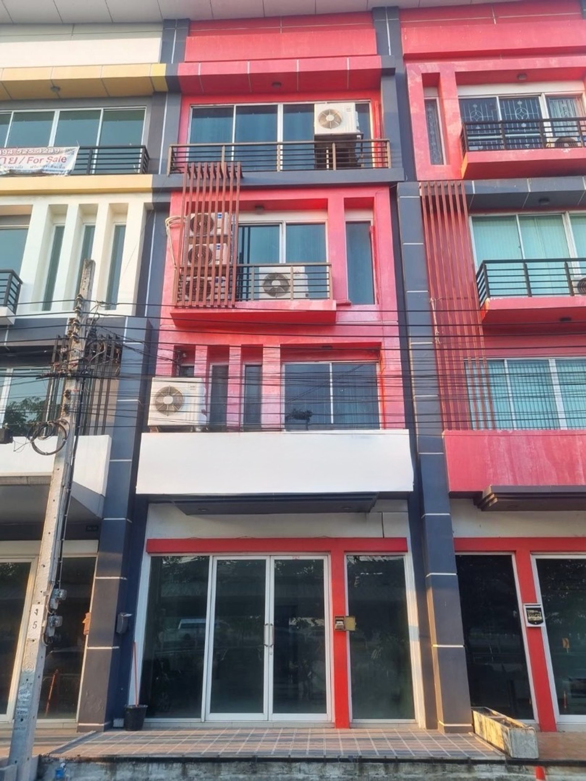 For SaleHome OfficeLadkrabang, Suwannaphum Airport : Home Office for Sale near Suvarnabhumi Airport Ideal for Business Registration High Connectivity to Motorway and Expressway Investment Opportunity