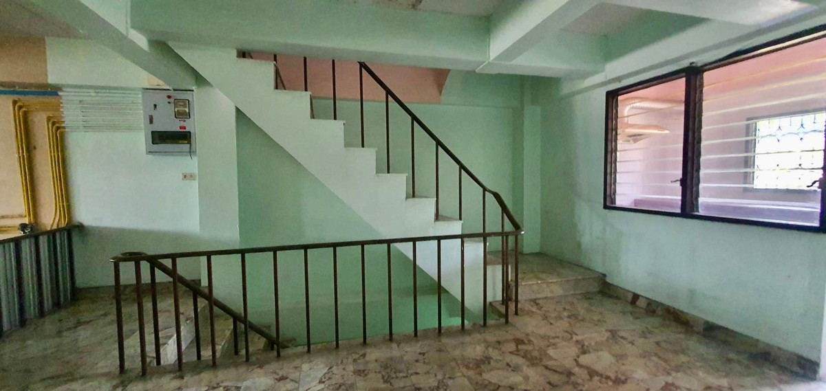 For SaleShop HouseOnnut, Udomsuk : Commercial building, 2 units, Soi Sukhumvit 101/1 / 6 bedrooms (for sale), Commercial Building Sukhumvit 101/1 / 6 Bedrooms (FOR SALE) GNG048