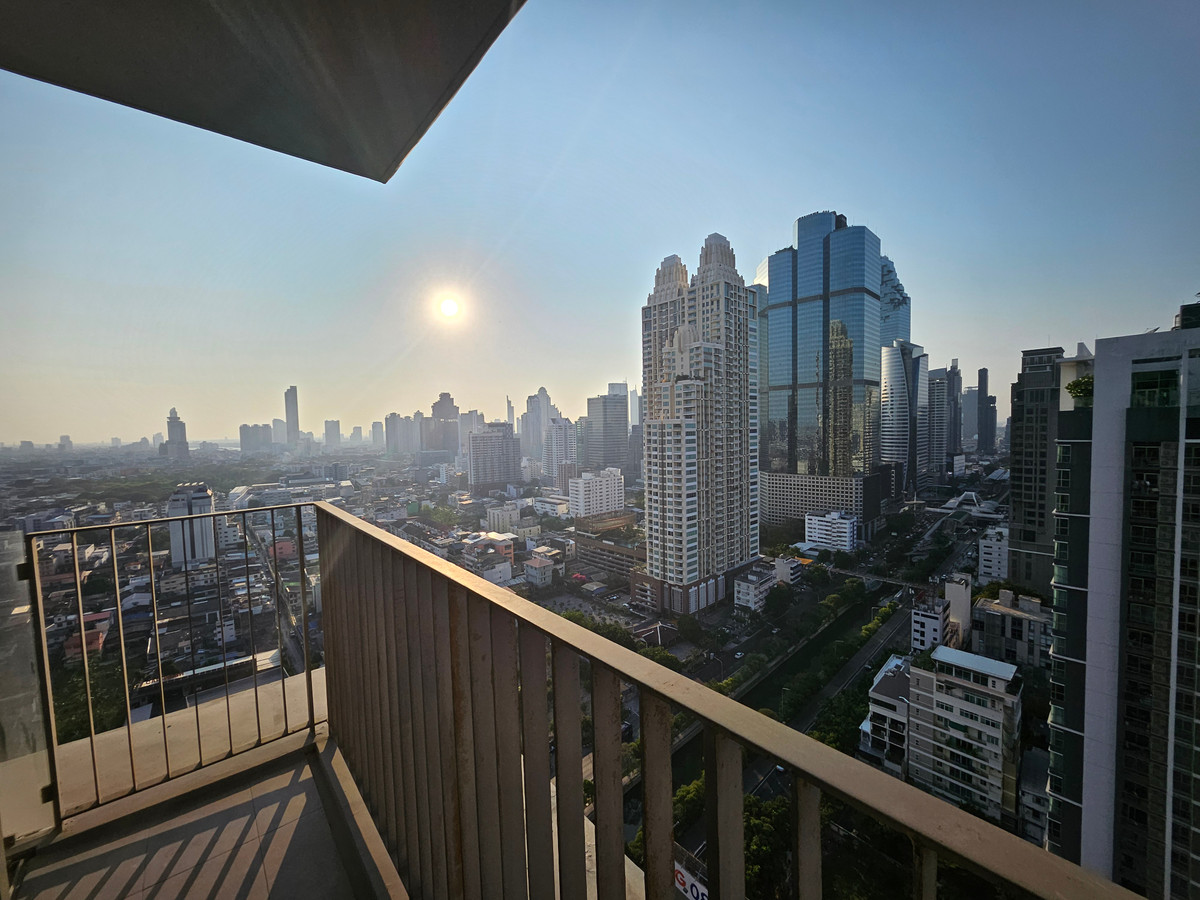 ให้เช่าคอนโดสาทร นราธิวาส : WFH แบบฟินๆ วิวเมืองสาทรแบบ Unblocked! Nara 9 ใกล้ BTS เพียงเอื้อมมือ 🚆