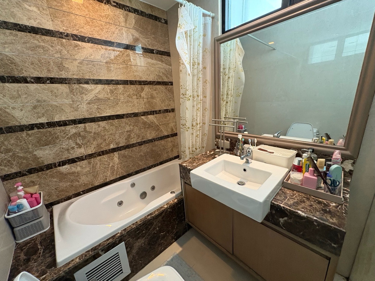 ขายคอนโดสาทร นราธิวาส : 🔥Sell 3BR 4BR+ 1Maid🔥Floor33🔥223sqm🔥29M🔥