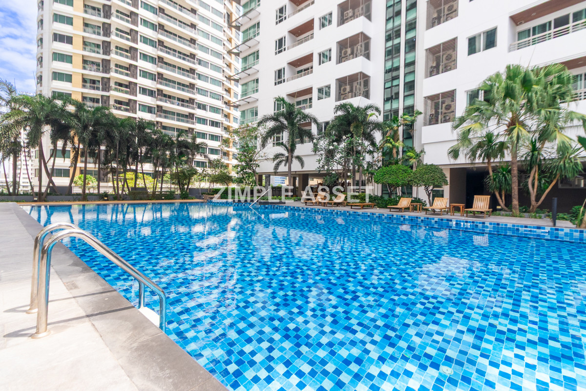 For RentSukhumvit, Asoke, Thonglor : Line ID: @zimple_asset Luxury aprtment in center of sukhumvit. Offering premium facilities for an elevated living experience. Surrounded by leading shopping malls in a prime location.