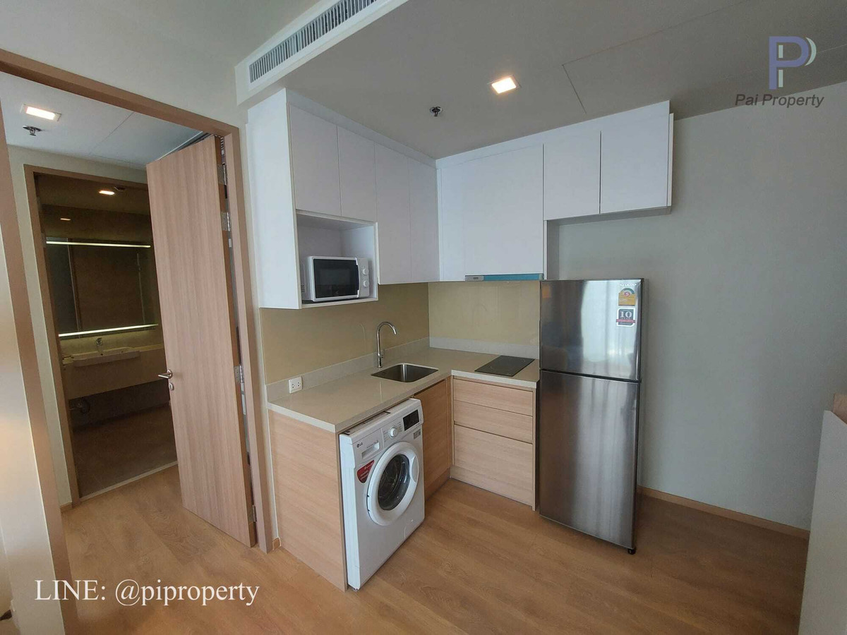 For RentCondoSukhumvit, Asoke, Thonglor : Fully furnished 1 Bedroom unit for rent in Phrom Phong. High floor with a unblocked view. Noble Around Sukhumvit 33.