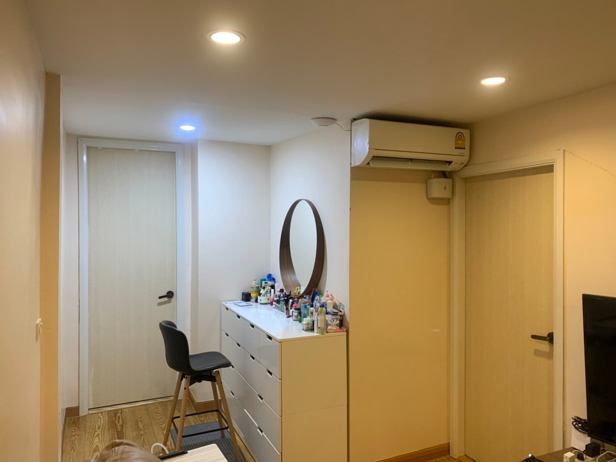 Shop HouseWongwianyai, Charoennakor : Shophouse for sale, Charoen Nakhon 18, commercial building, 1 unit, 4 floors + roof deck, steel frame, 300 sq m., 15 sq m, Khlong San, BTS Krung Thon Buri, iconsiam, Sena Fest, Renovated already.