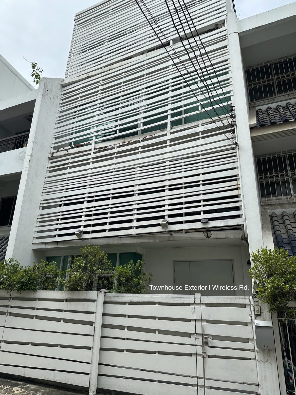 For RentTownhomeWitthayu, Chidlom, Langsuan, Ploenchit : Townhouse for rent, 4 floors, 3 bedrooms, 4 bathrooms, usable area 325 sq m, location in the heart of the city (CBD), close to Ploenchit BTS station only 500 meters, meets the needs of city life.