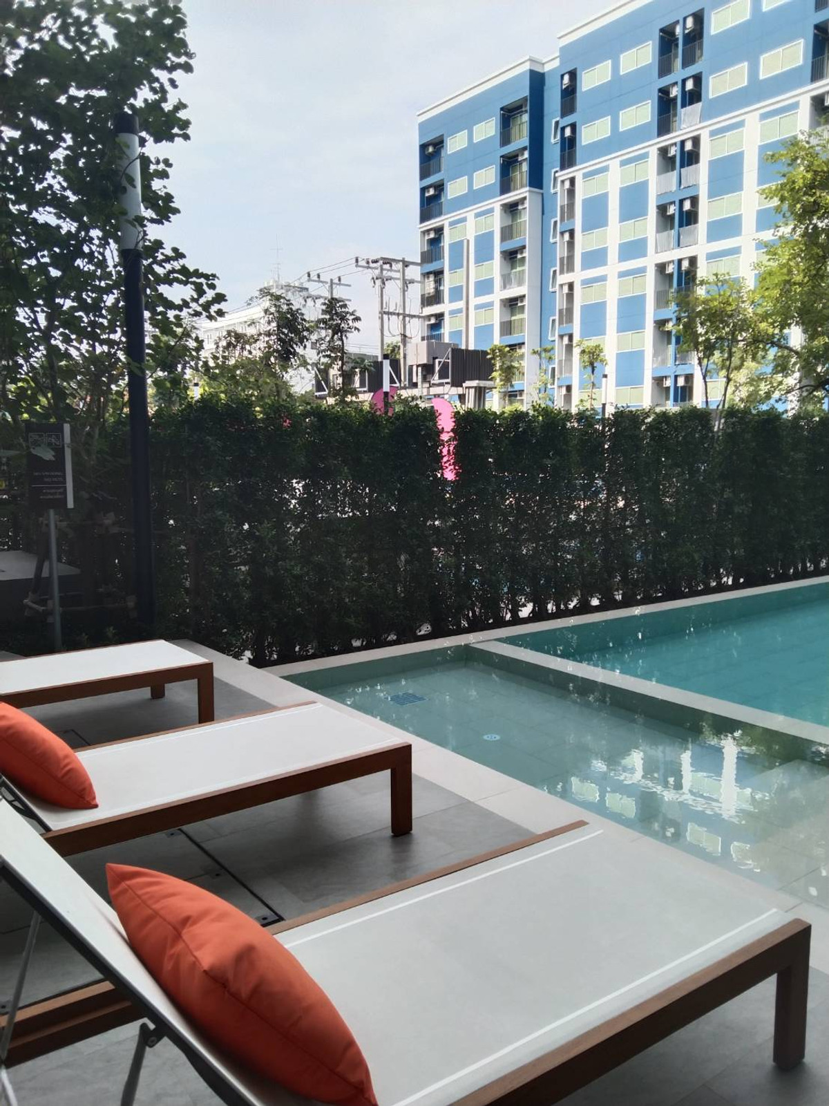 ให้เช่าคอนโด : คอนโดใหม่ ห้องว่างพร้อมเข้าอยู่ ตกแต่งครบทุกอย่าง (23 ตร.ม.) ราคา 7,500/เดือน ฟรีที่จอดรถ ฟรีค่าส่วนกลาง  