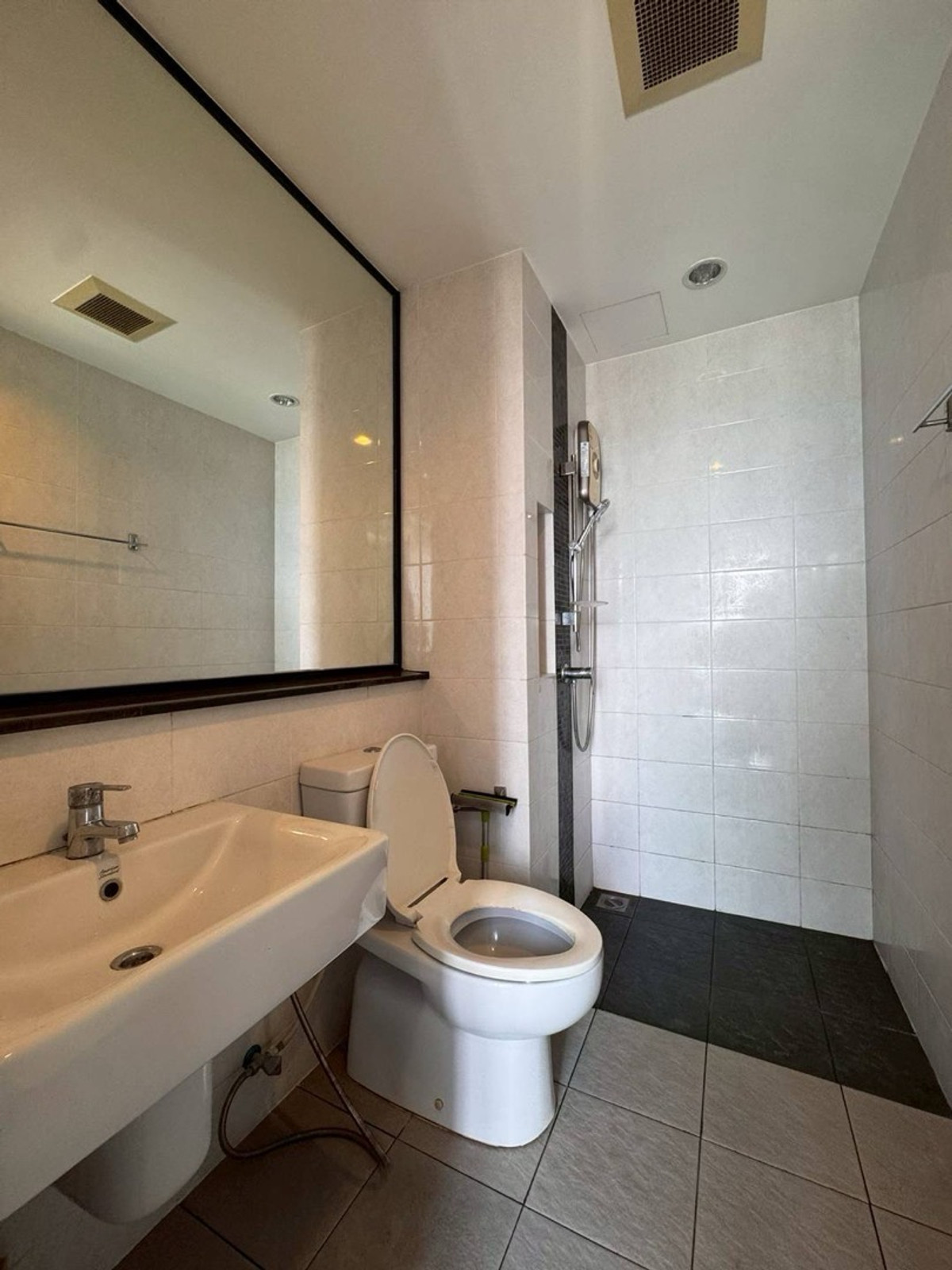 For RentCondoPinklao, Charansanitwong : 🔥Rare Item! The Tree Rio Bang-Aor
1 bedroom, river view + 1 car parking space, best value in this area.