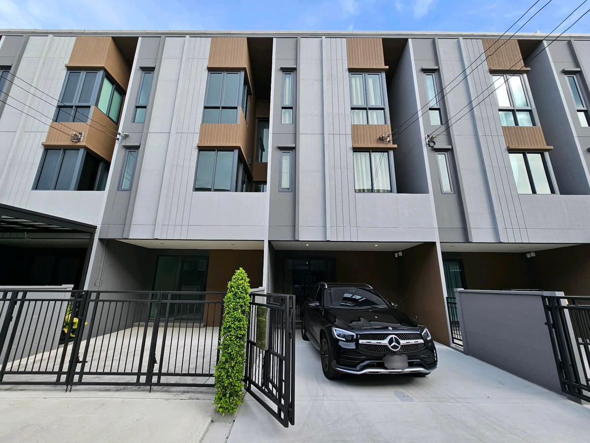 For SaleTownhomeBang kae, Phetkasem : Townhome for sale, Baan Klang Muang, Sathorn, Kanlapaphruek, still new house, near the city.