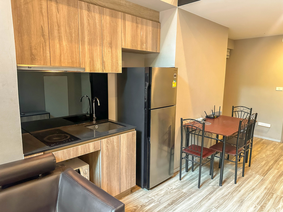 ให้เช่าคอนโดสาทร นราธิวาส : 🏡 ปล่อยเช่า Blossom Condo Sathorn–Charoenrat (ย่านสาทร)