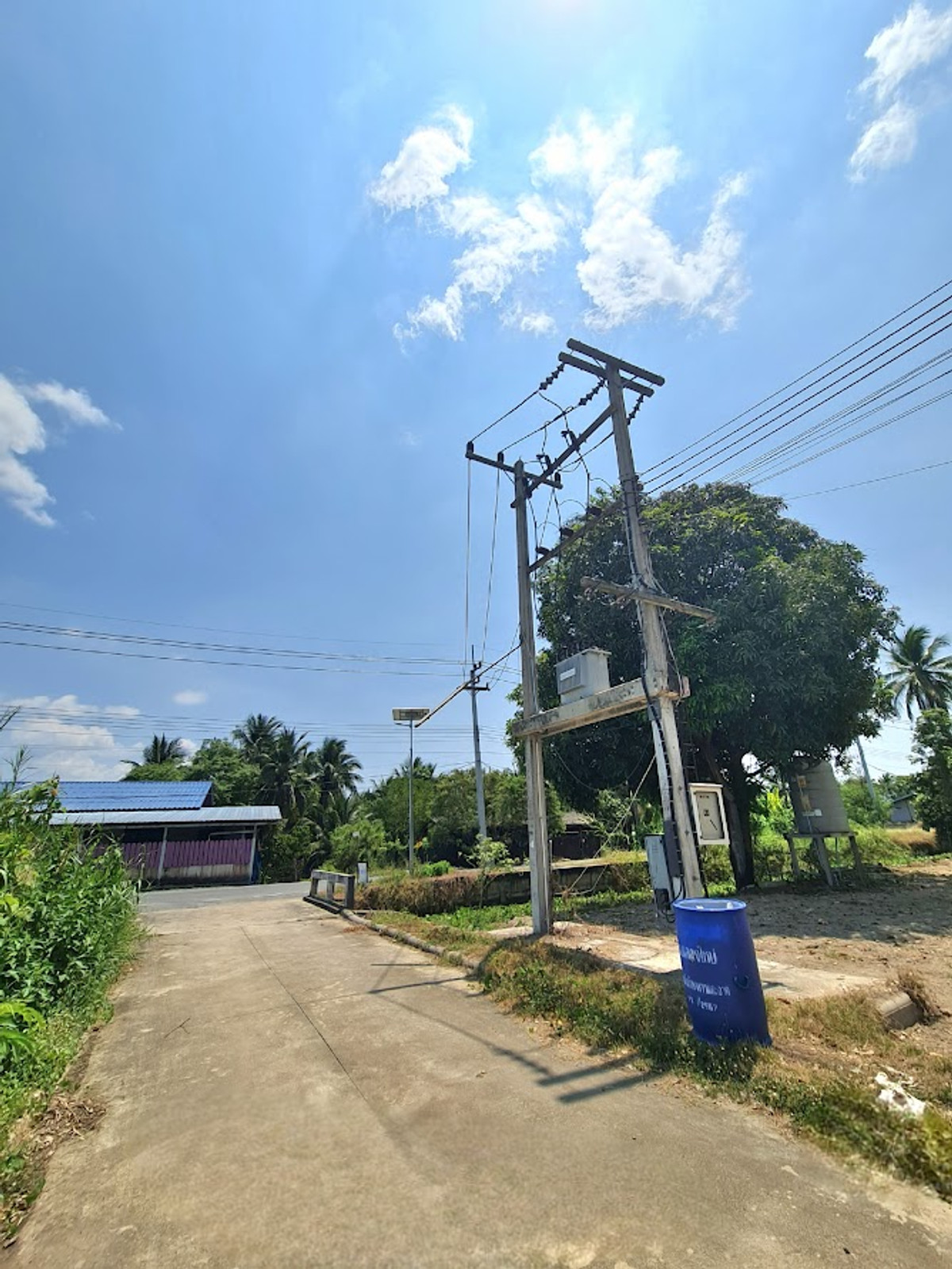 For SaleLandNakhon Pathom : Land for sale in Nakhon Pathom, Sam Phran District, with buildings, total area 6-3-79 rai, near Phetkasem Road.