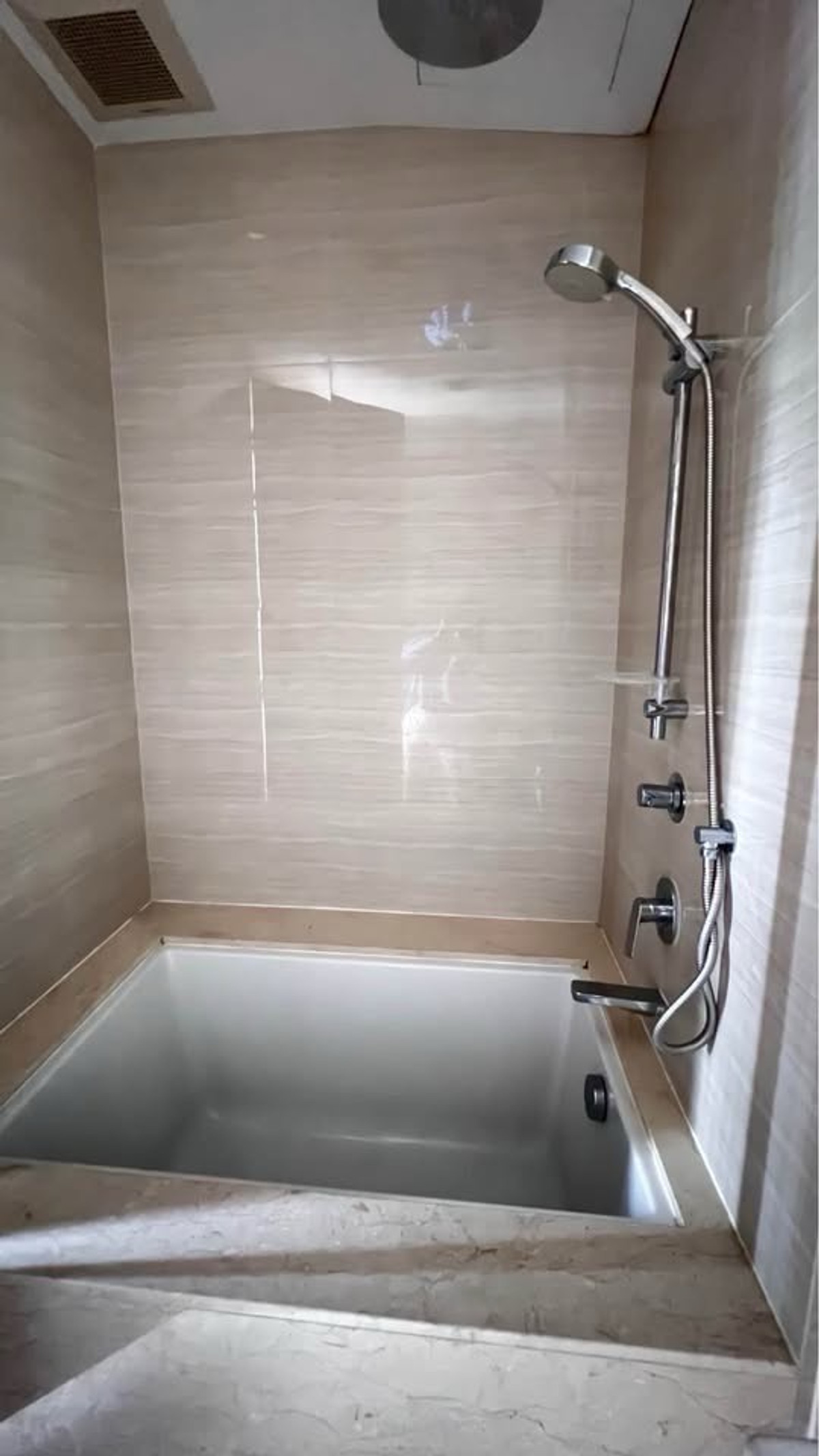 ให้เช่าคอนโดสุขุมวิท อโศก ทองหล่อ : 🔥Rent at  Noble be 33 🔥2BR 2BR 🔥
39,500🔥52sqm 🔥Floor25