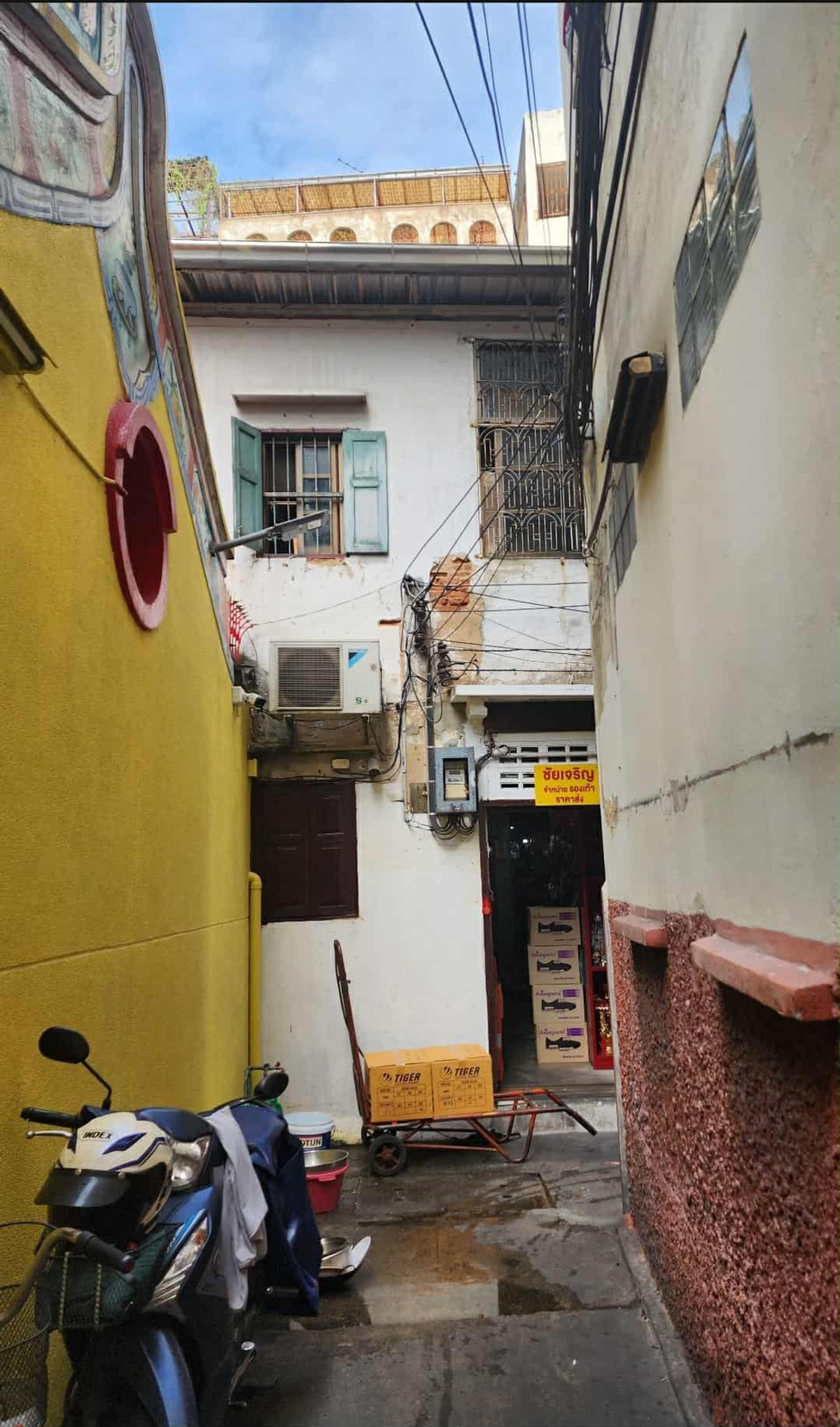 For SaleShop HouseYaowarat, Banglamphu : Commercial building for sale in Chinatown near MRT Wat Mangkon