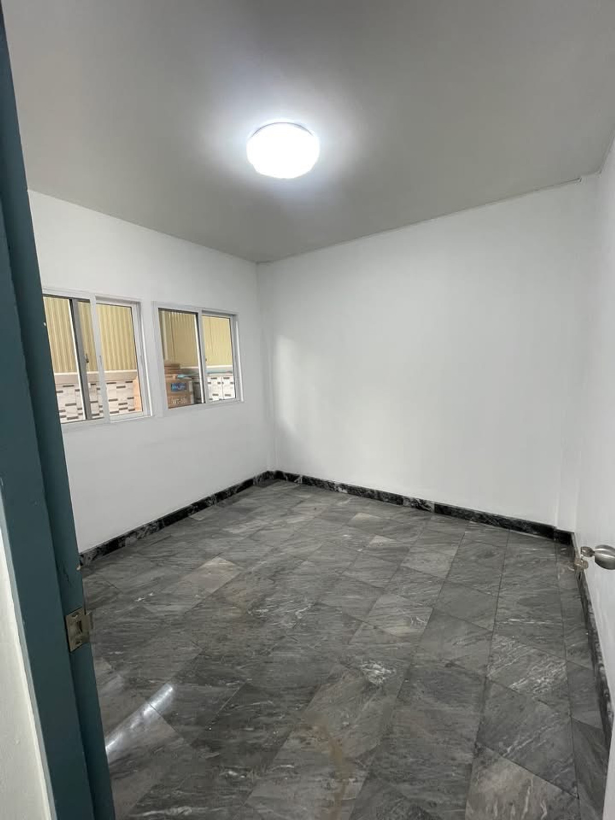 ขายทาวน์โฮมเกษตร นวมินทร์ ลาดปลาเค้า : หมู่บ้านกัญจน์เพชร 3 / 3 ห้องนอน (ขาย), Kanjpetch 3 Village / 3 Bedrooms (FOR SALE) MNT063