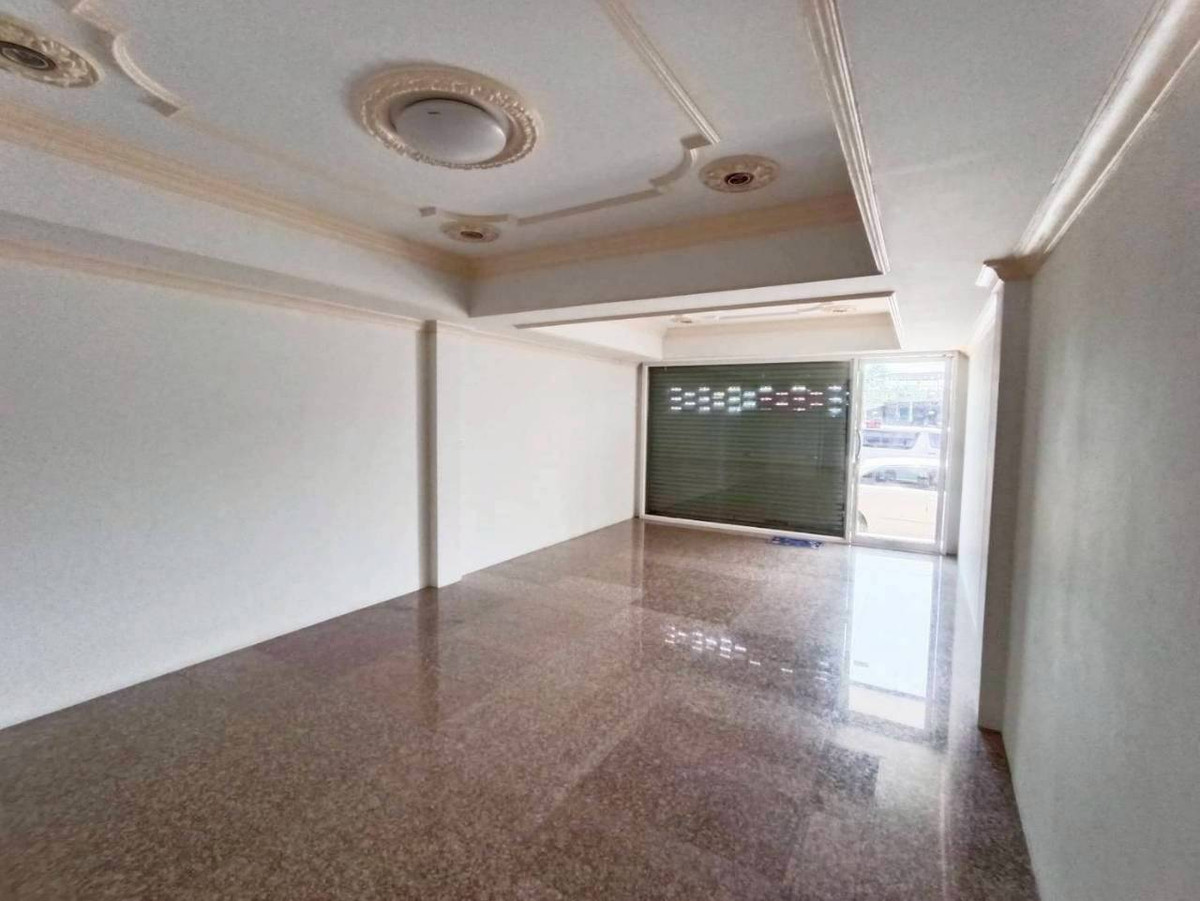 ขายอาคารพาณิชย์ปทุมธานี รังสิต ธรรมศาสตร์ : อาคารพาณิชย์ 3 ชั้น หมู่บ้านพูลผล ถนนพหลโยธิน ตำบลคูคต อำเภอลำลูกกา จังหวัดปทุมธานี