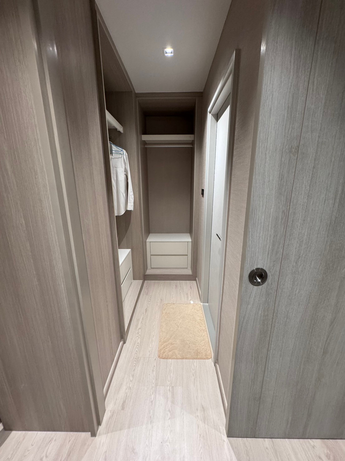 For RentCondoWongwianyai, Charoennakor : Reference Sathorn Wongwianyai available for rent. Free Wi-Fi every month You can inquire.