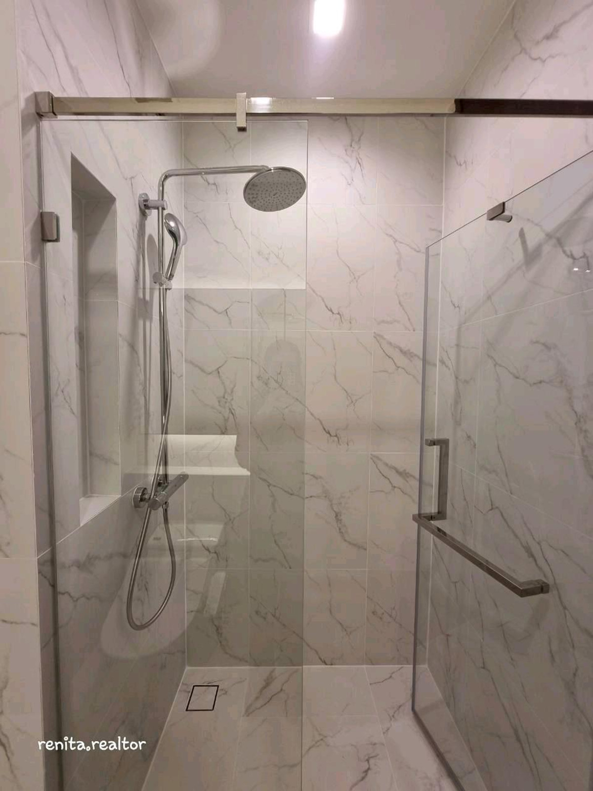 ให้เช่าคอนโดสุขุมวิท อโศก ทองหล่อ : ปล่อยเช่าคอนโดหรู AESTIQ Thonglor – ห้องสวย เลี้ยงสัตว์ได้ (Pet-Friendly) ใจกลางทองหล่อ! 🐾✨48,000 บาท 40 ตรม. 1 นอน