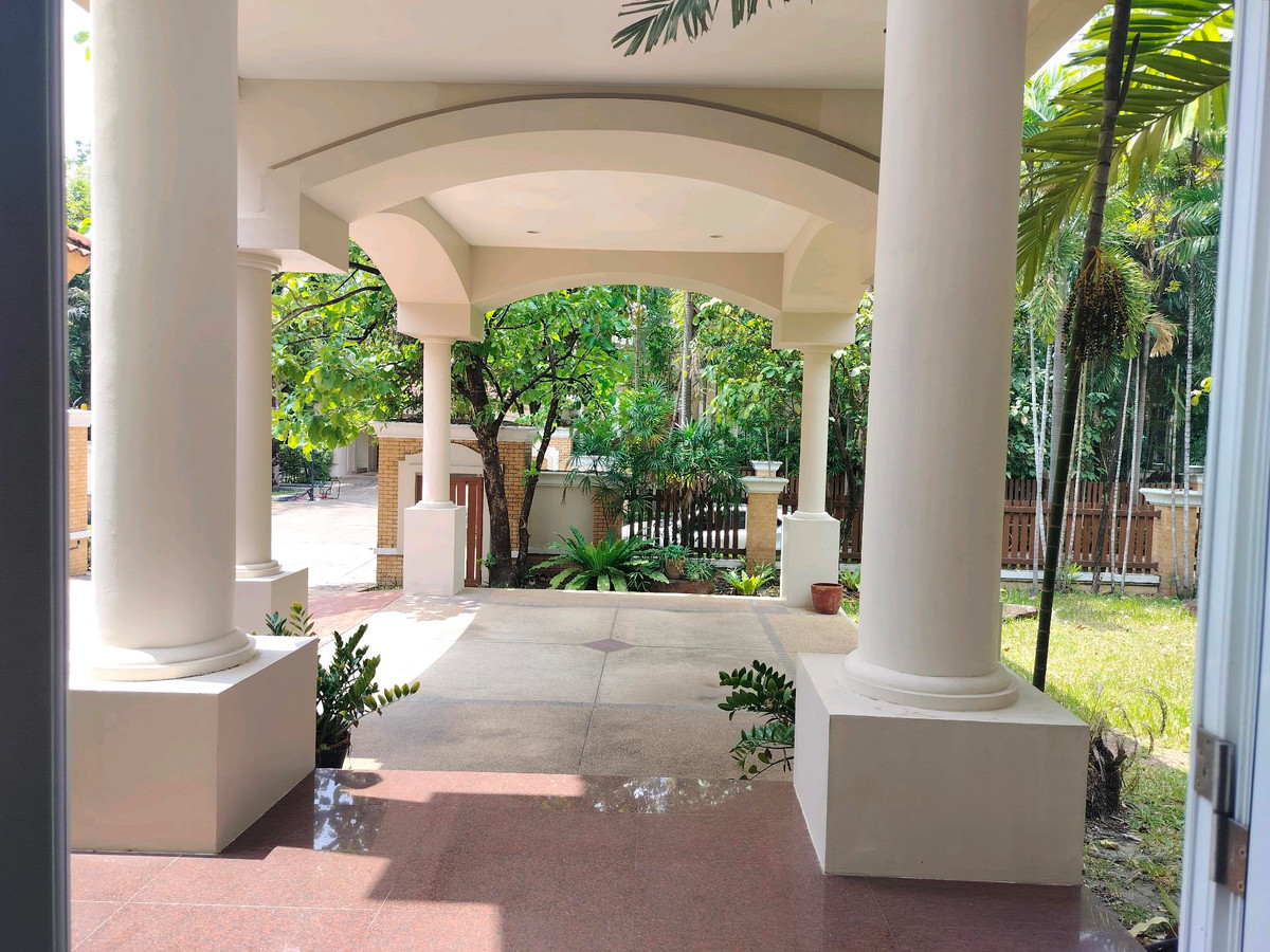 For RentHouseBangna, Bearing, Lasalle : Urgent Rent 4 Bedrooms private pool villa near Bangkok Patana school Call: 083-966-3665