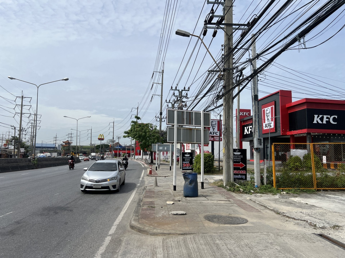 For RentShop HouseMin Buri, Romklao : Prime Commercial Building for Rent – Suwinthawong Main Road (Corner of Soi Sam Wa)