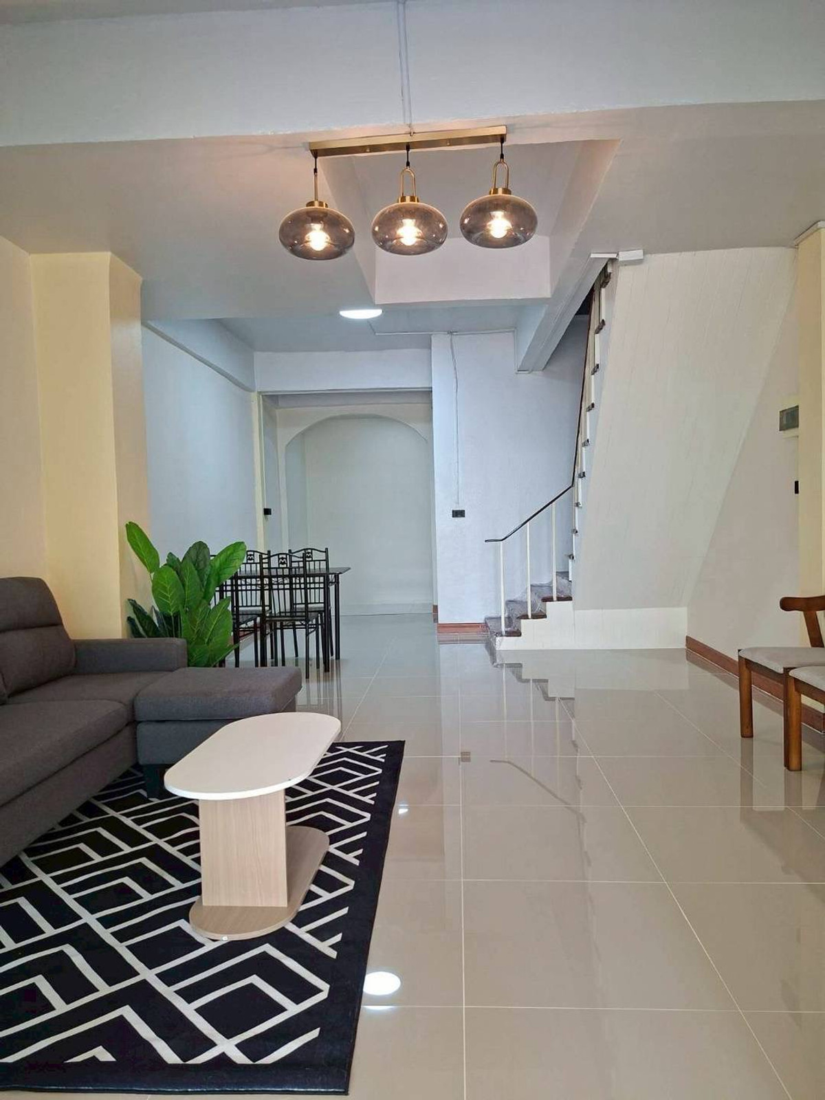 ขายทาวน์โฮมนนทบุรี บางใหญ่ บางบัวทอง : ขายทาวน์เฮาส์พร้อมจิตร บางใหญ่ 17 ตร.ว. ถนนเมน หลังบ้านติดทุ่งนา ฟรีเฟอร์ฯ ฟรีโอน