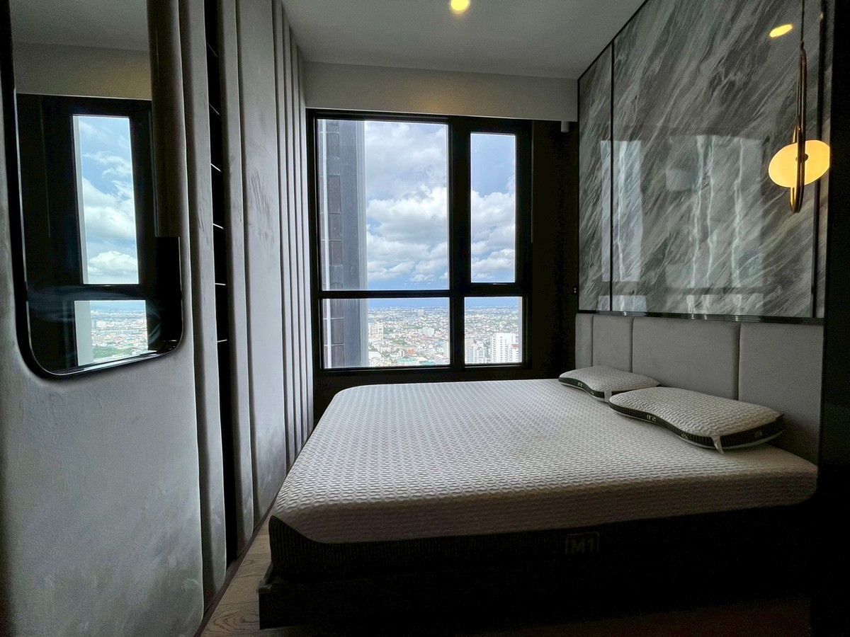 ให้เช่าคอนโดสุขุมวิท อโศก ทองหล่อ : Park Origin Thonglor 💳 ค่าเช่าถูกสุด! 90,000 บาท/เดือน (สัญญา 1 ปี) 🌆 3 ห้องนอน 3 ห้องน้ำ 📐 100 sq.m. 🛁 อ่างอาบน้ำ 🚫 ไม่รับ Co-agent 