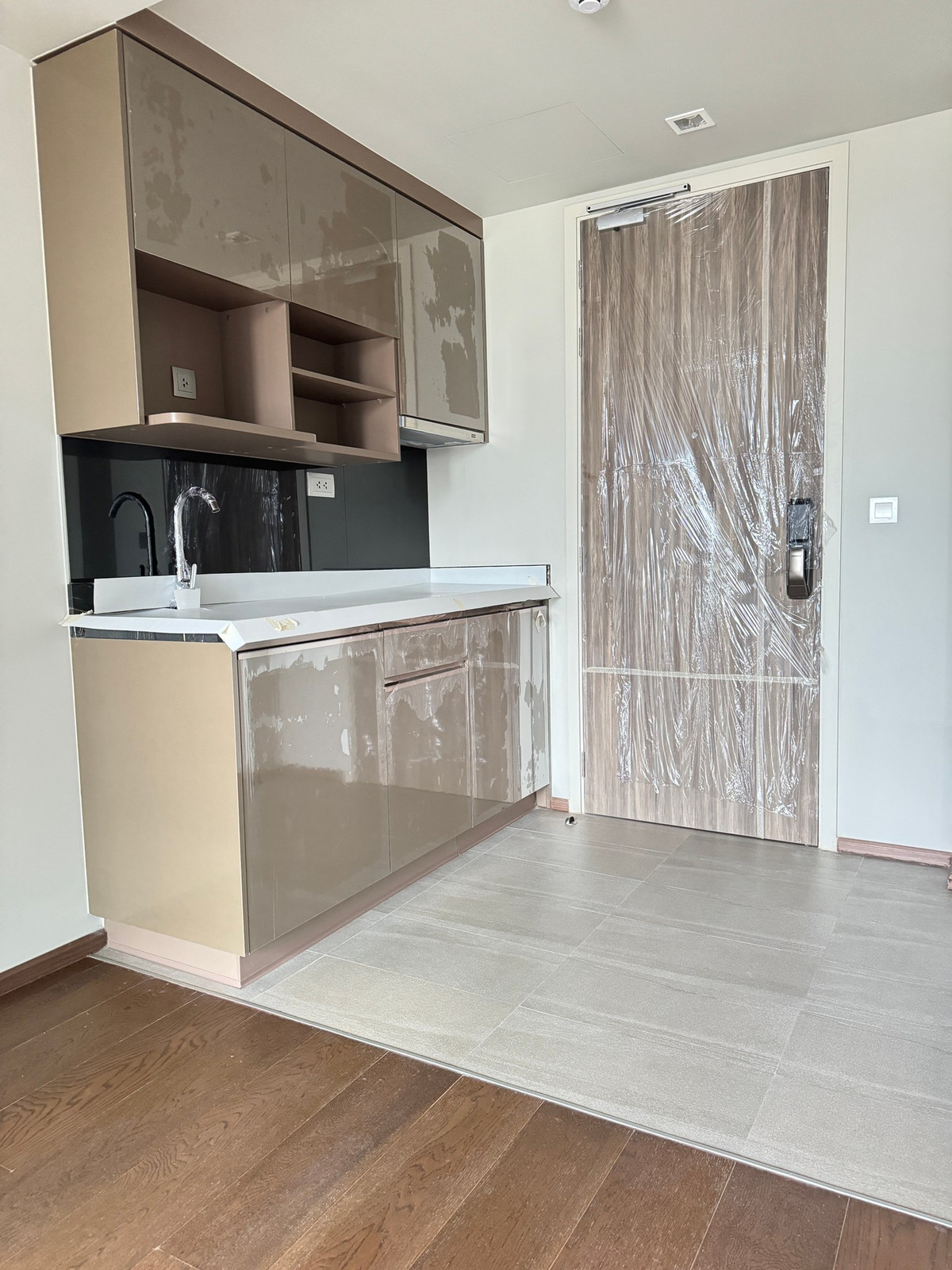 ขายคอนโดสุขุมวิท อโศก ทองหล่อ : โปรปิดตึก 🔥 IDEO Q Sukhumvit 36 ตึกดำสุดเท่ 🎉 𝟏 𝐁𝐞𝐝𝐫𝐨𝐨𝐦 33.98 sq.m. ราคาเดียว 𝟓.𝟗𝟗 𝐌𝐁* 🎉 พร้อมอยู่ โทรฝ่ายขาย 0845546165