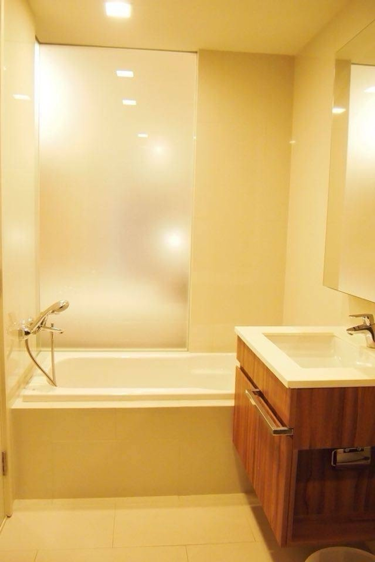 คอนโดสุขุมวิท อโศก ทองหล่อ : 🔥Rent & Sale at Via 31 🔥1BR 1BR.🔥 29,000🔥6.9M 🔥47sqm. Floor3