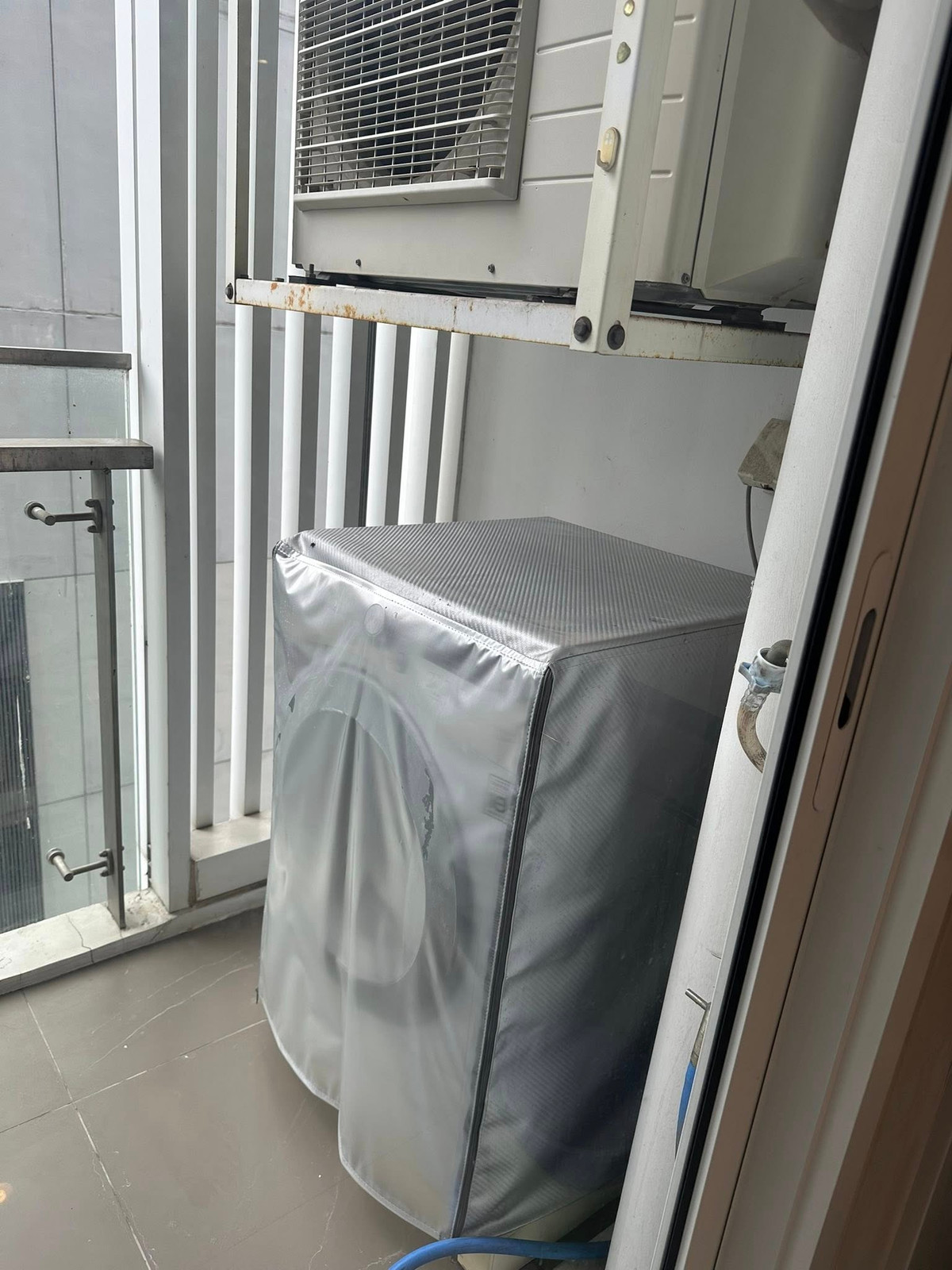 ให้เช่าคอนโดท่าพระ ตลาดพลู วุฒากาศ : 🏢✨ ให้เช่า The Room สาทร 📍 ถนนปั้น - สีลม | ใกล้ BTS สุรศักดิ์ 150 ม.