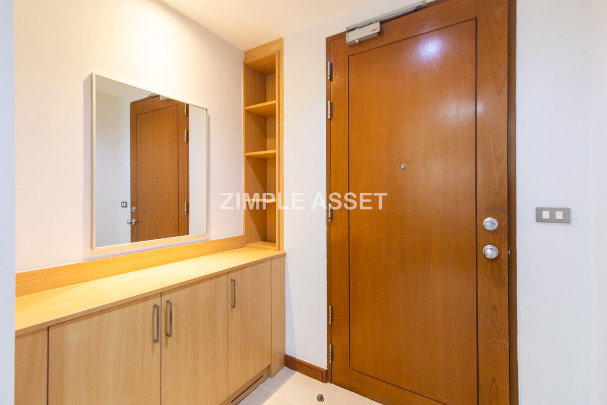 For RentSukhumvit, Asoke, Thonglor : Line ID: @zimple_asset Luxury aprtment in center of sukhumvit. Offering premium facilities for an elevated living experience. Surrounded by leading shopping malls in a prime location.