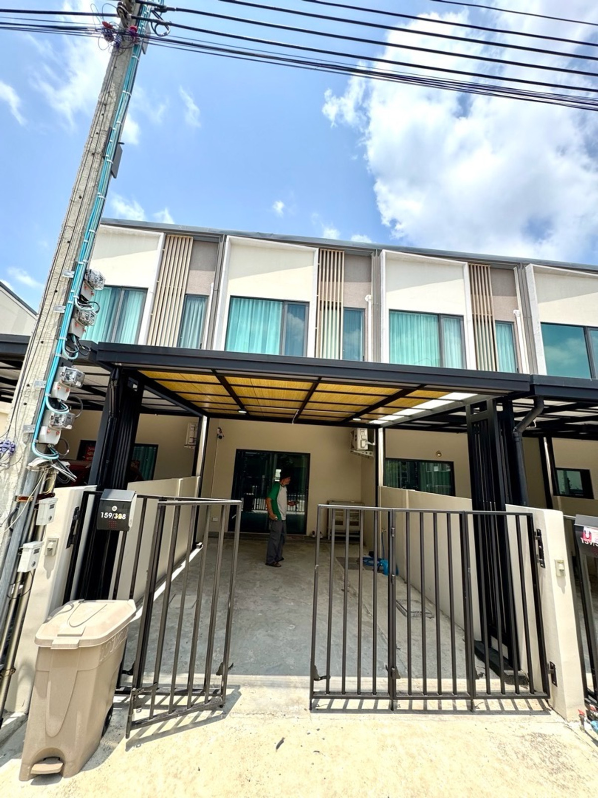 ทาวน์โฮมบางนา แบริ่ง ลาซาล : 🏡 เช่า / ขาย ทาวน์โฮม Altitude Kraf บางนา กม.5 ✨ Pet Friendly — เลี้ยงสัตว์ได้
3ล้านบาท • 2 ห้องนอน | 2 ห้องน้ำ
