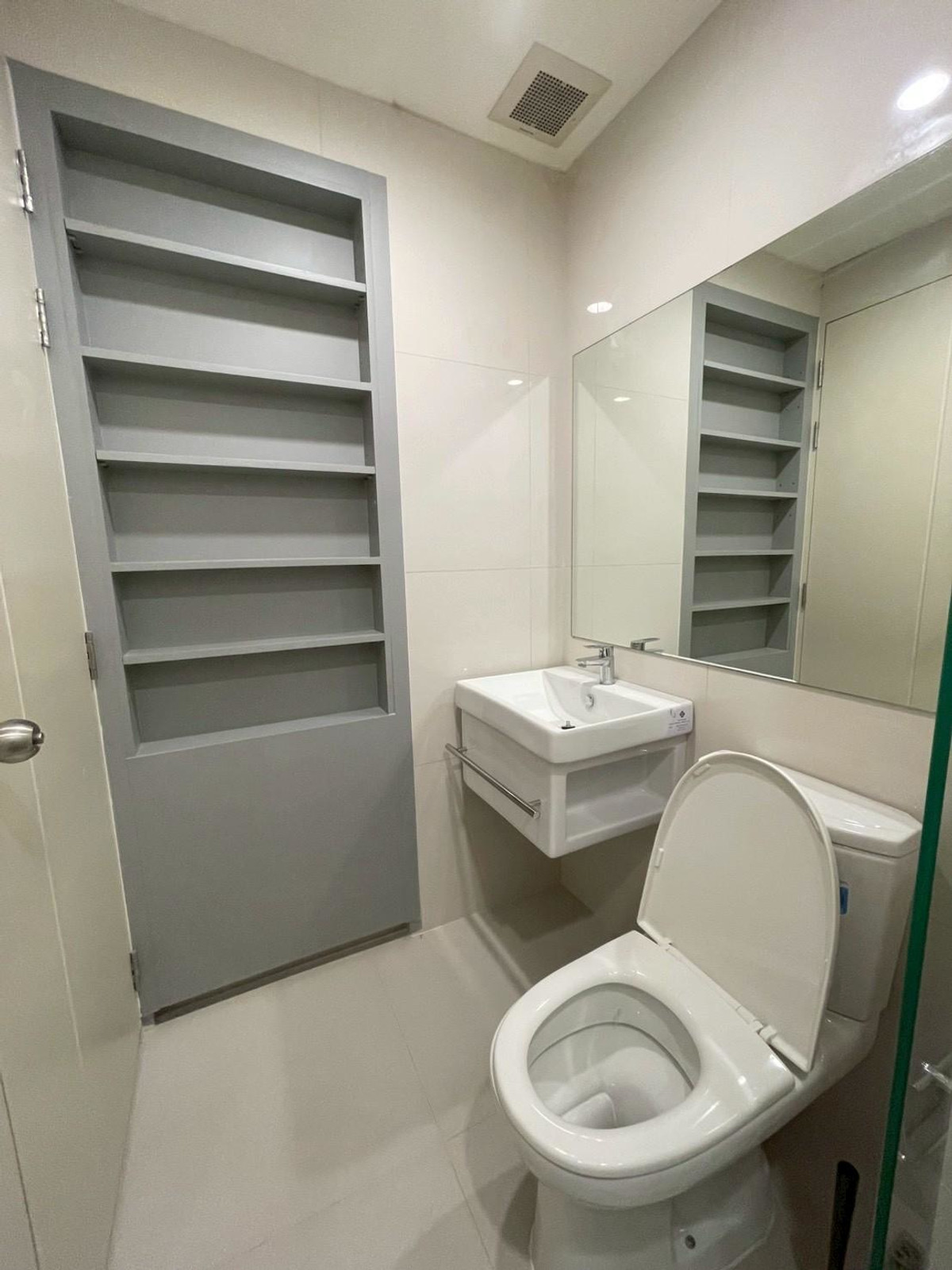 For SaleCondoRama9, Petchburi, RCA : For sale, 2 bedrooms, 2 bathrooms, special price, ready to move in, Life Asoke, Life Asoke