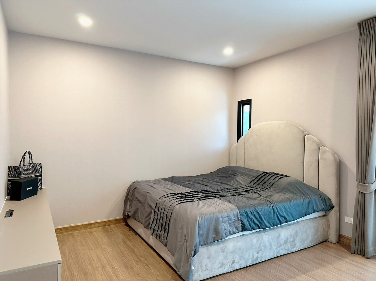 ขายบ้านสมุทรปราการ สำโรง : ขาย บ้านสวยบรรยากาศสวยน่าอยู่ ต่อเติมด้วยคุณภาพดี ทำเลดี โครงการดี อยู่หน้าสวนสวย+สนามเด็กเล่น ติดกับหอนาฬิกา Big Ben ถนนกว้าง เพื่อนบ้านดีซ้ายขวา ดีมาก เจอแบบนี้ ดีกว่าถูกหวย