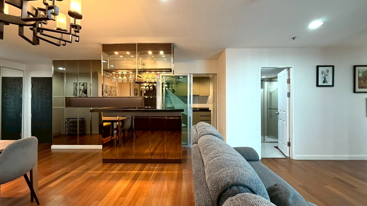 For RentCondoRama9, Petchburi, RCA : ✨ Big room, Rare Item! 3 bedrooms in the heart of Rama 9 | Live seriously, live life to the fullest ✨