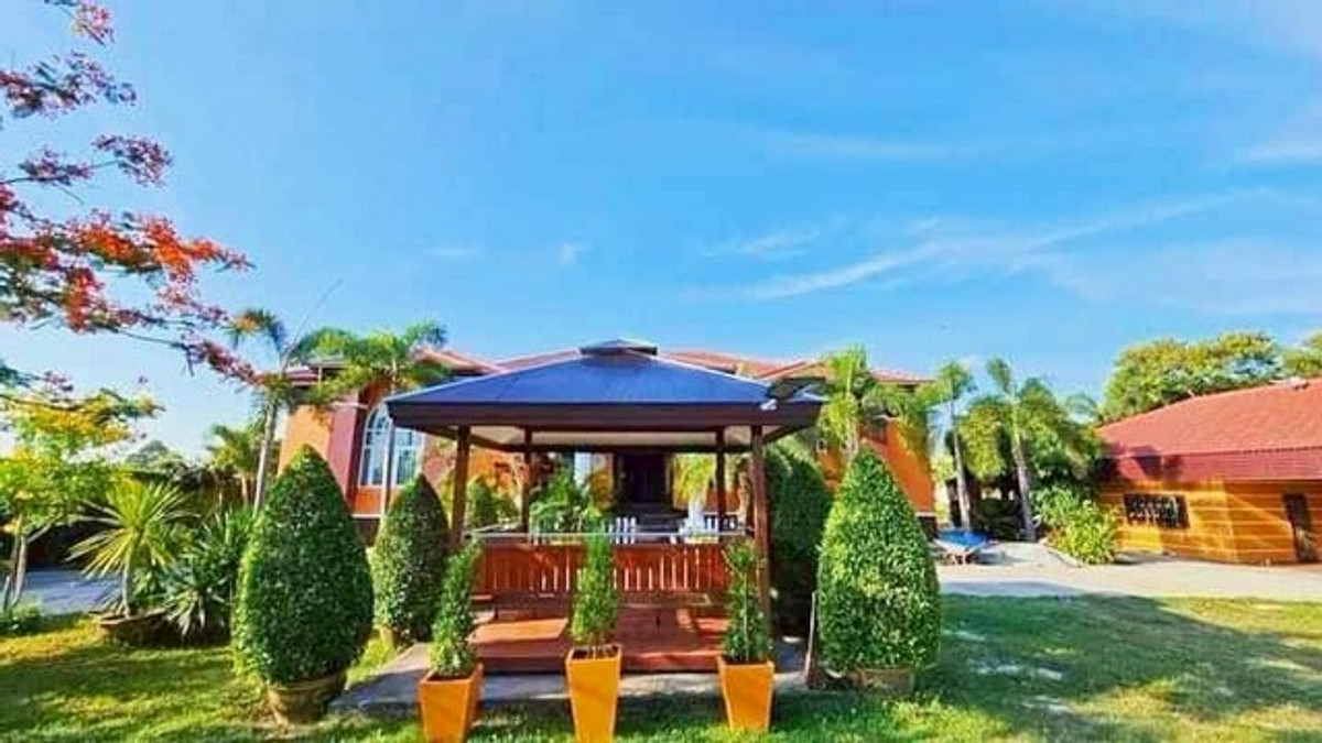 ขายบ้านพัทยา บางแสน ชลบุรี สัตหีบ : ขายบ้านเดี่ยว 2 ไร่ 94.5 ตรว. ใกล้อ่างเก็บน้ำมาบประชัน 5 นอน 6 น้ำ มีบ้านพักรีสอร์ท 3 หลัง และห้องใต้ดินสุดหรู ใกล้สนามกอล์ฟและรร.นานาชาติ 