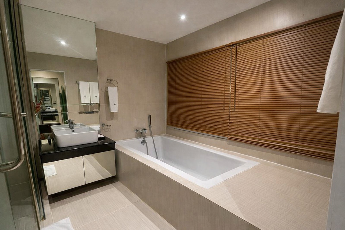 ให้เช่าอาคารพาณิชย์นานา : อาคารให้เช่าสภาพ 100% นานา ** NO CO-AGENT ** 