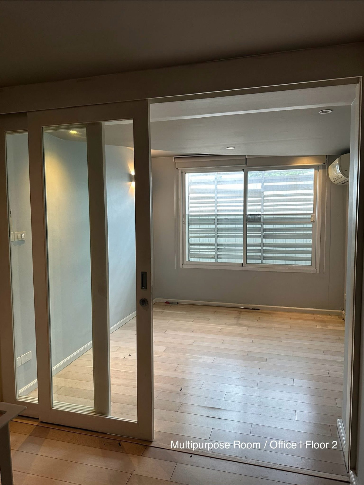 For RentTownhomeWitthayu, Chidlom, Langsuan, Ploenchit : Townhouse for rent, 4 floors, 3 bedrooms, 4 bathrooms, usable area 325 sq m, location in the heart of the city (CBD), close to Ploenchit BTS station only 500 meters, meets the needs of city life.