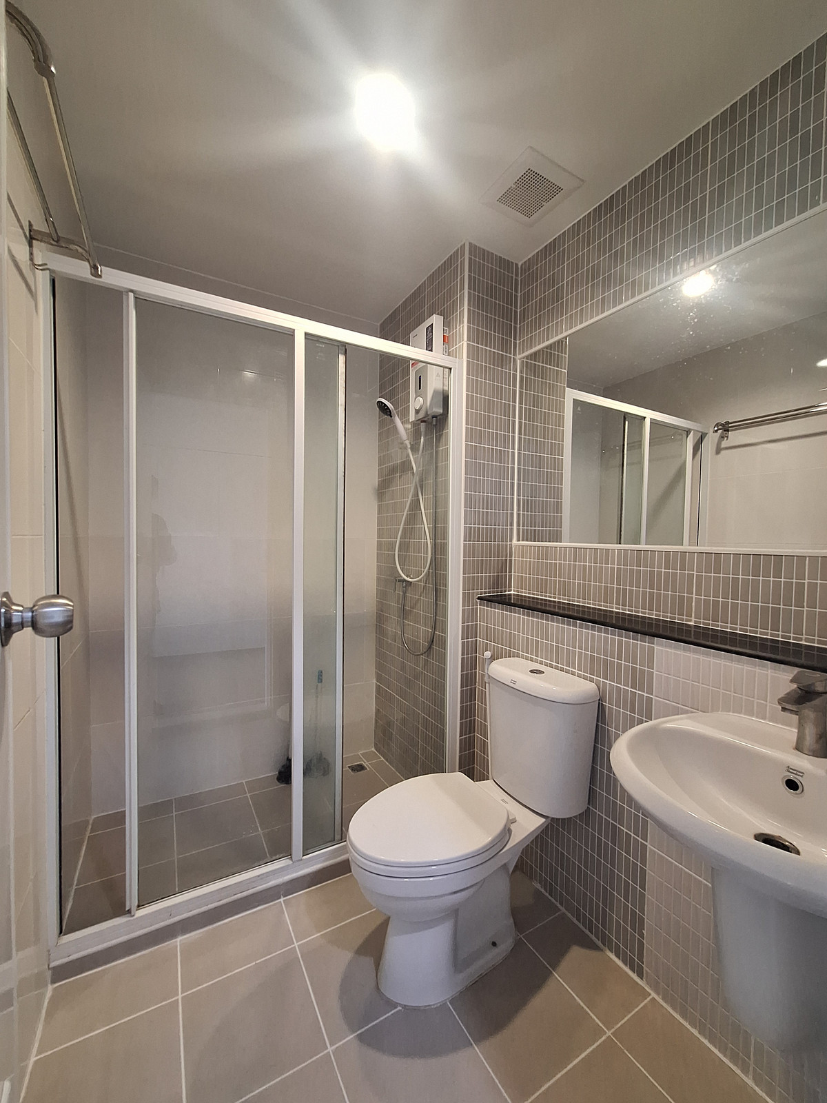 ขายคอนโดบางซื่อ วงศ์สว่าง เตาปูน : ขายคอนโด รีเจ้นท์ โฮม บางซ่อน 2 (เฟส 28 อาคาร D) ใกล้ MRT  ราคา1.39 ล้าน