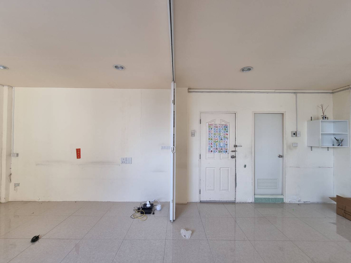 ขายอาคารพาณิชย์นนทบุรี บางใหญ่ บางบัวทอง : อาคารพาณิชย์ ซอยวัดลาดปลาดุก / 4 ห้องนอน (ขาย), Commercial Building Soi Wat Lat Pla Duk / 4 Bedrooms (FOR SALE) AOM097