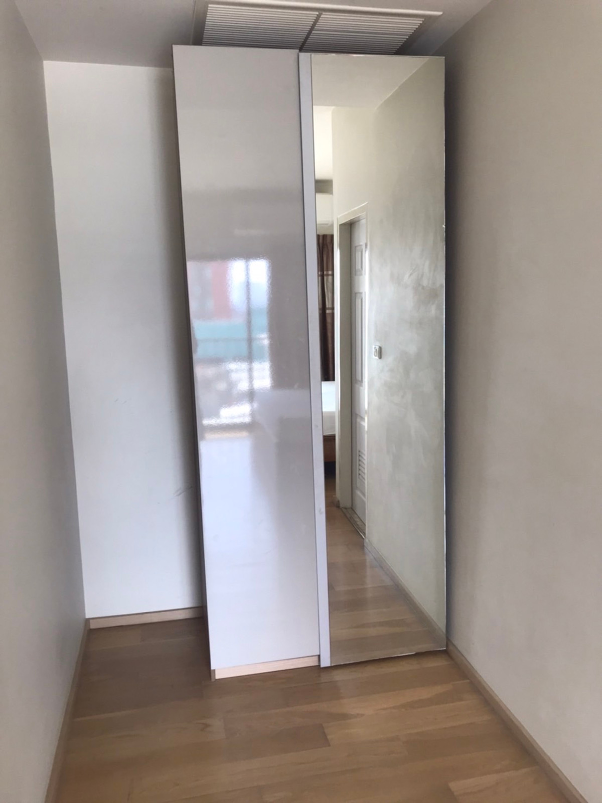 For RentCondoAri,Anusaowaree : Urgently available room for rent: Noble Reform (Noble Reform) If interested in negotiating the price, add Line @condo168 (with @ in front as well)