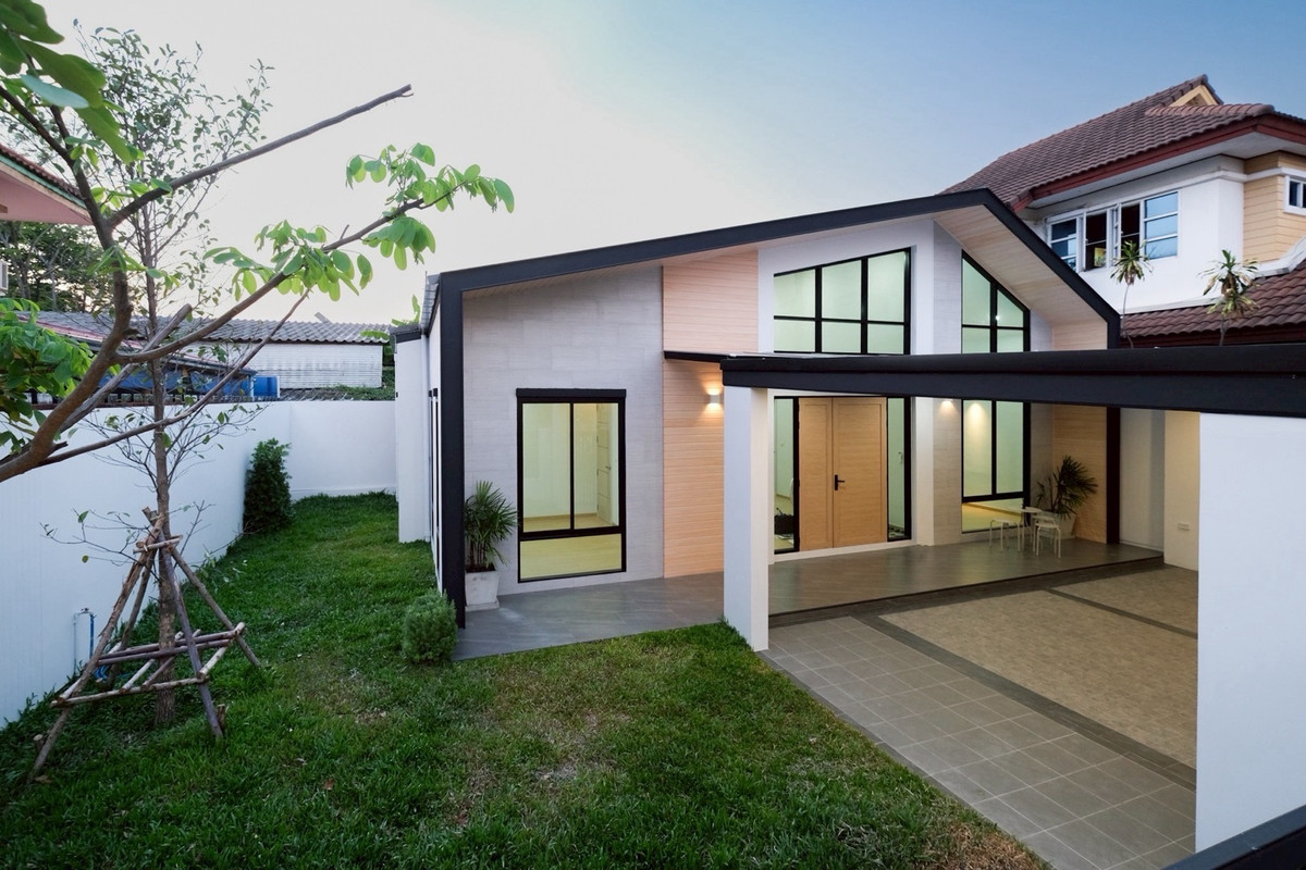 ขายบ้านลาดพร้าว101 แฮปปี้แลนด์ : บ้านเดี่ยวชั้นเดียว หลังริม 
หน้าบ้านไม่ชนกับใครค่ะ 