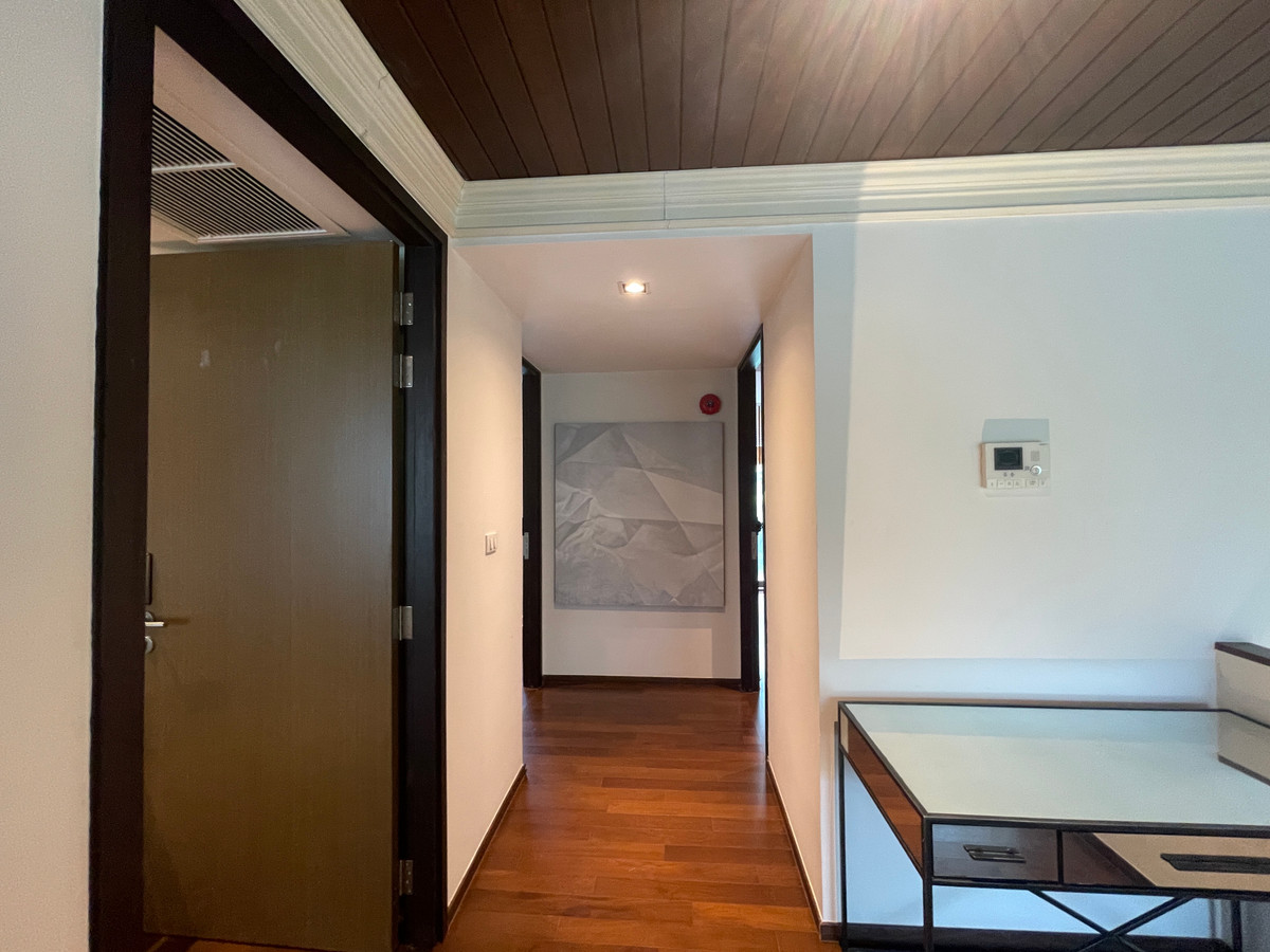 For SaleCondoSathorn, Narathiwat : Luxury Residence in Sathorn Area | Spacious 360 Sq.m. 3-Bedroom Home | Ideal for Family Living in CBD Bangkok, location near Sathorn business zone. And can easily connect to the city, near Saint Louis BTS Station.